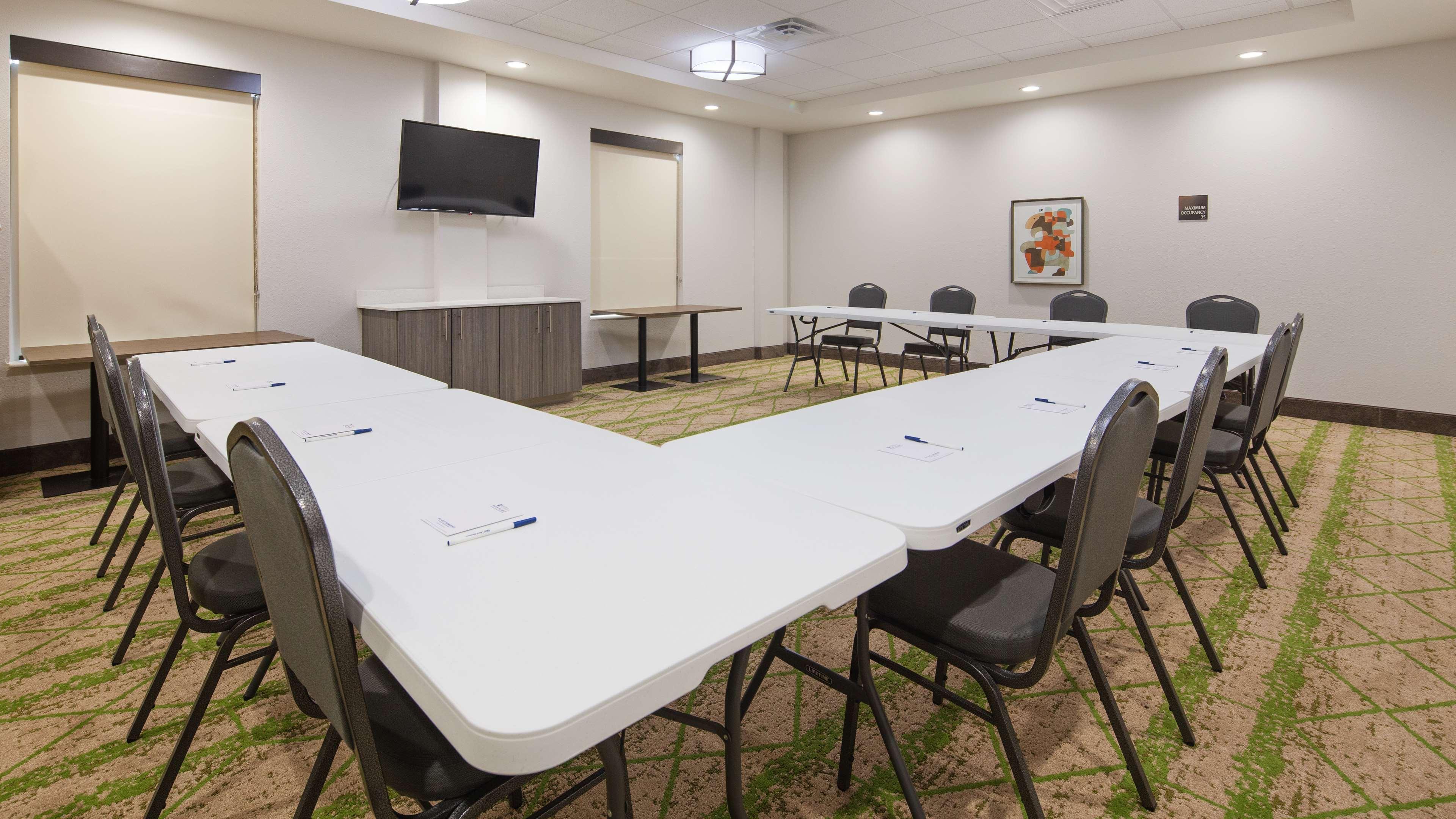 Centro de Negocios Best Western Green Oak Inn & Suites