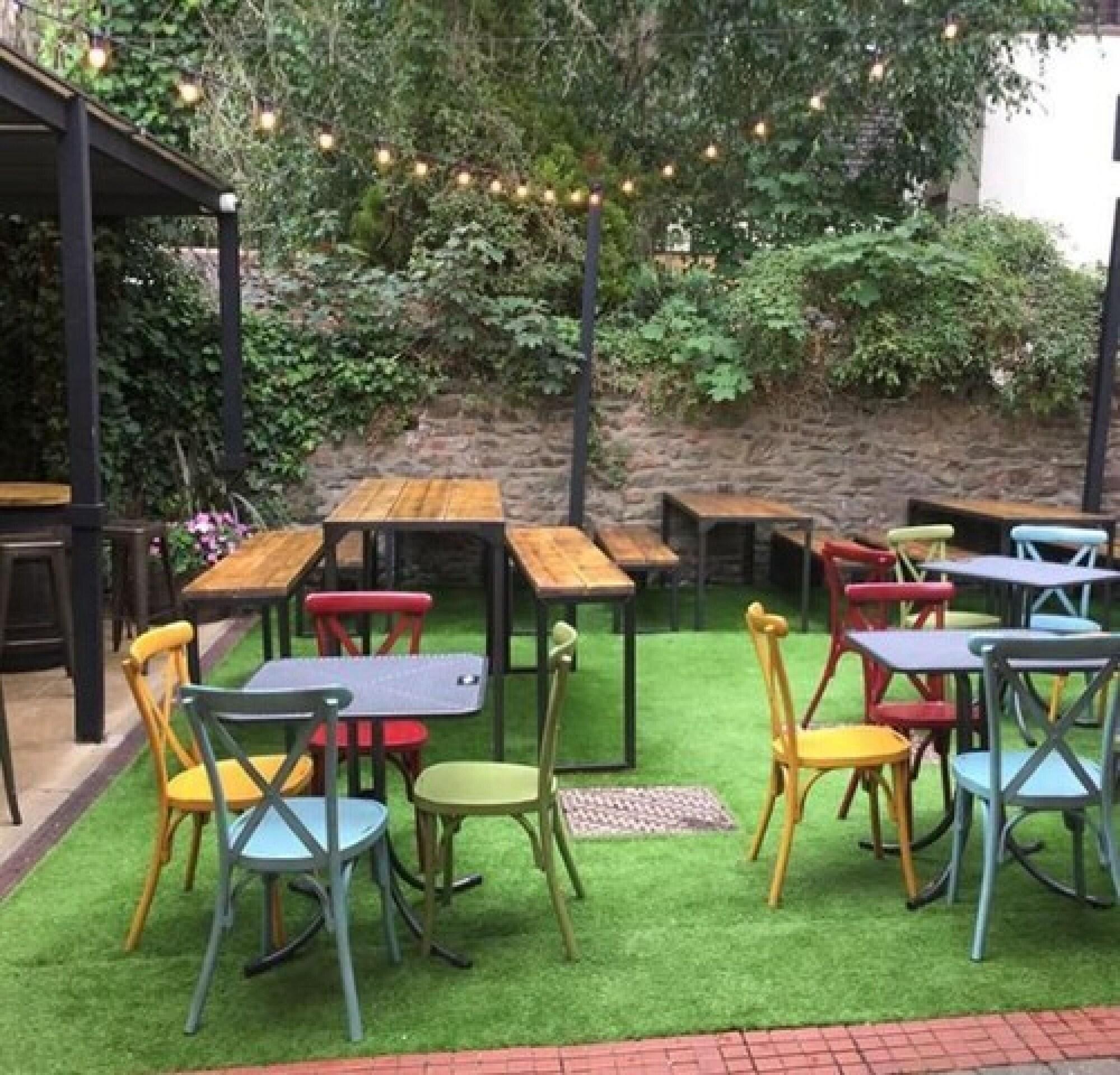 Varios Pontcanna Inn