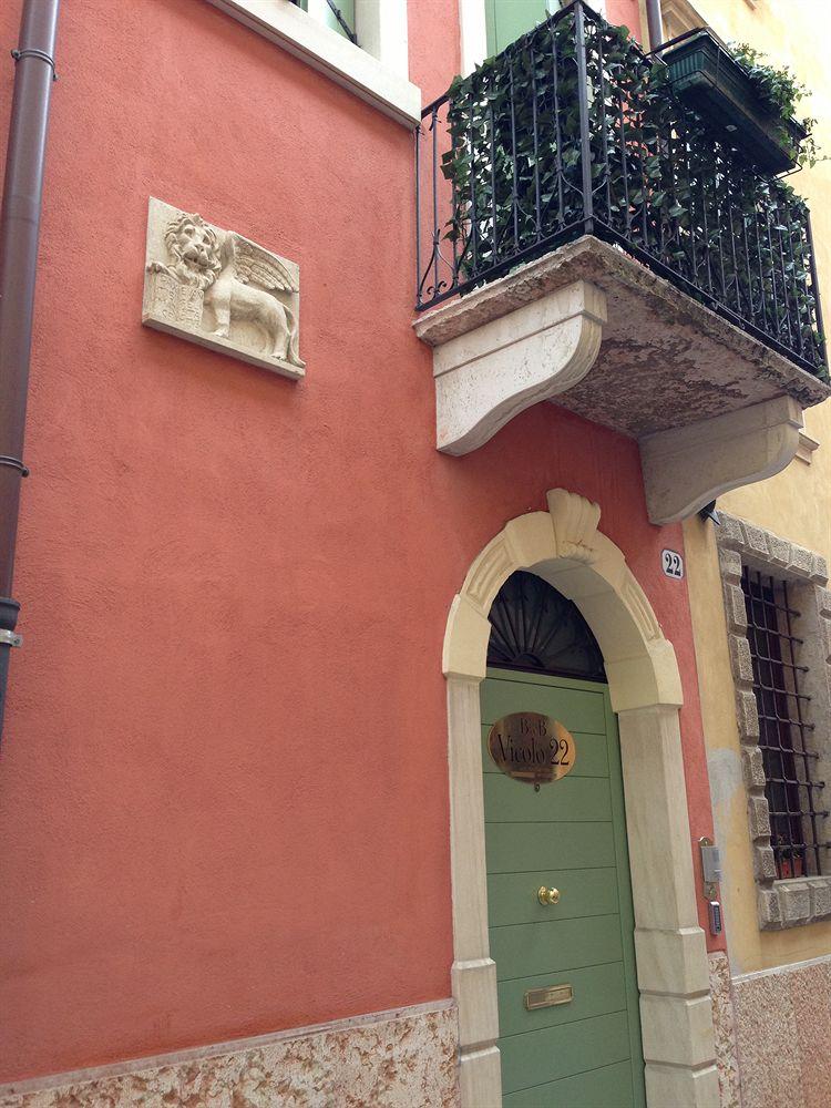 Varios Vicolo 22