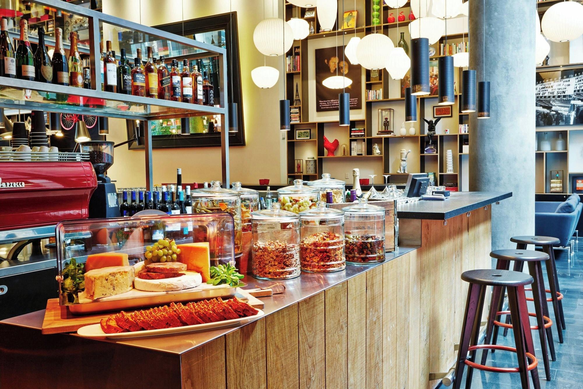 Restaurant citizenM New York Times Square