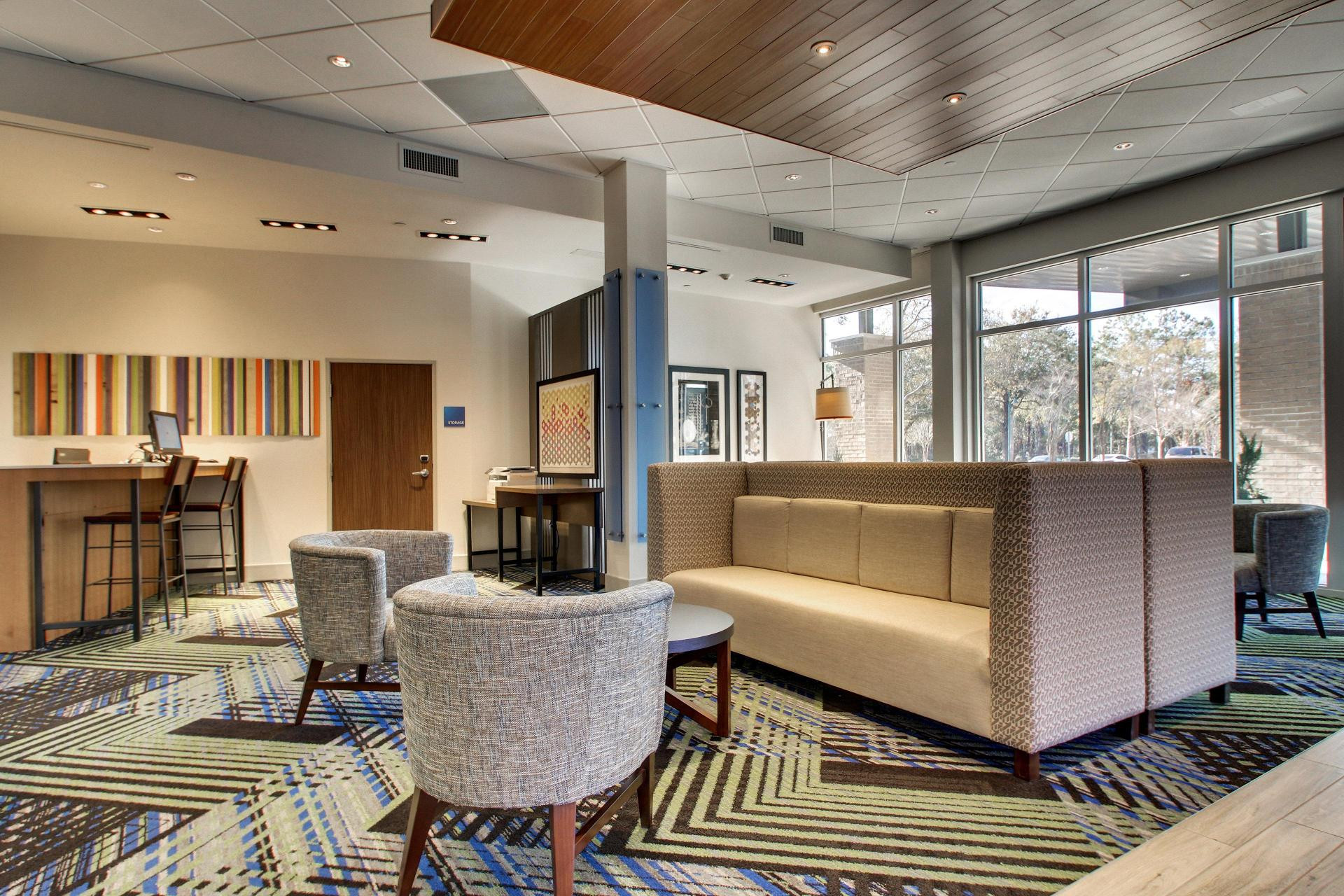 Vista Lobby Holiday Inn Express & Suites Summerville by IHG