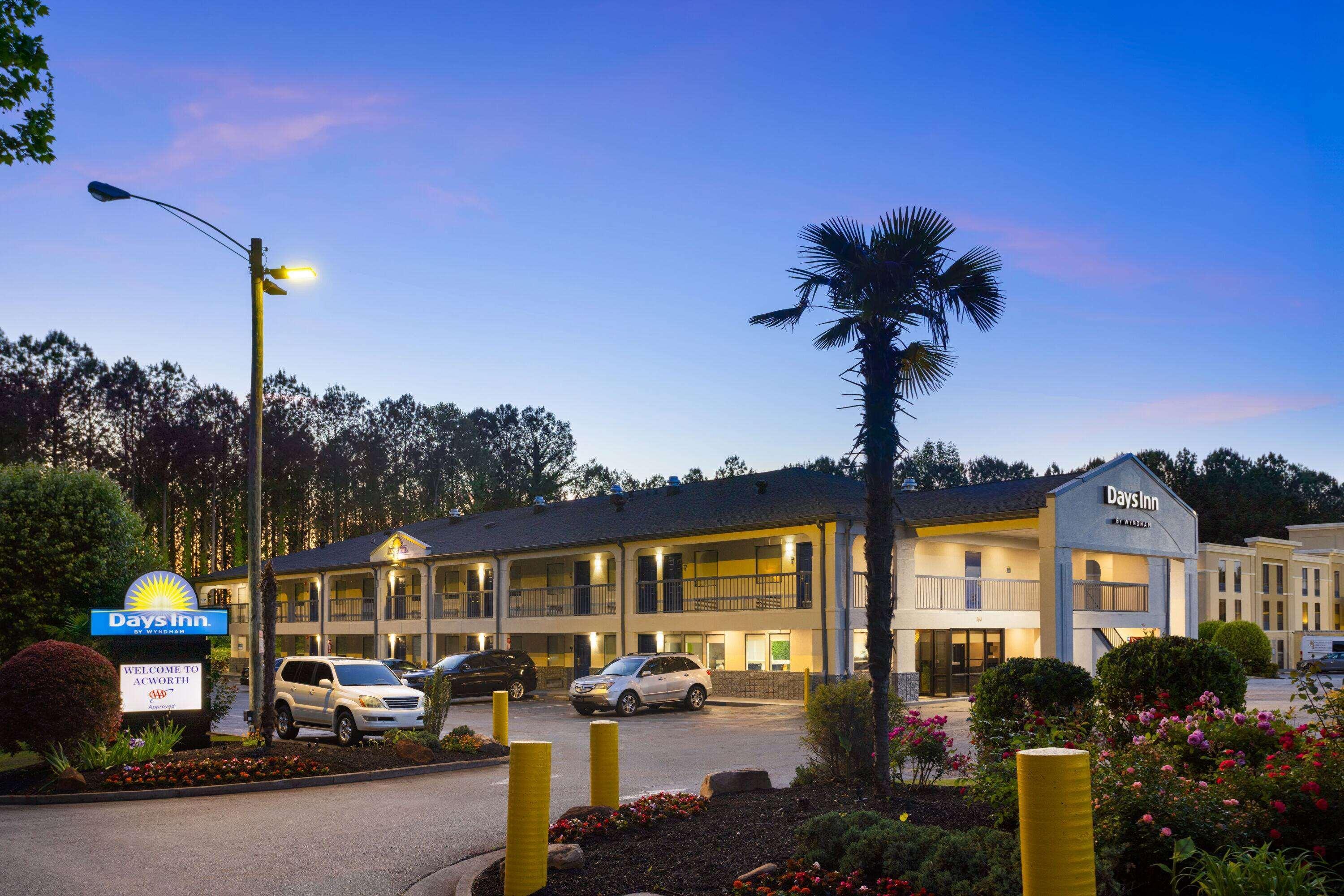 Vista Exterior Days Inn by Wyndham Acworth