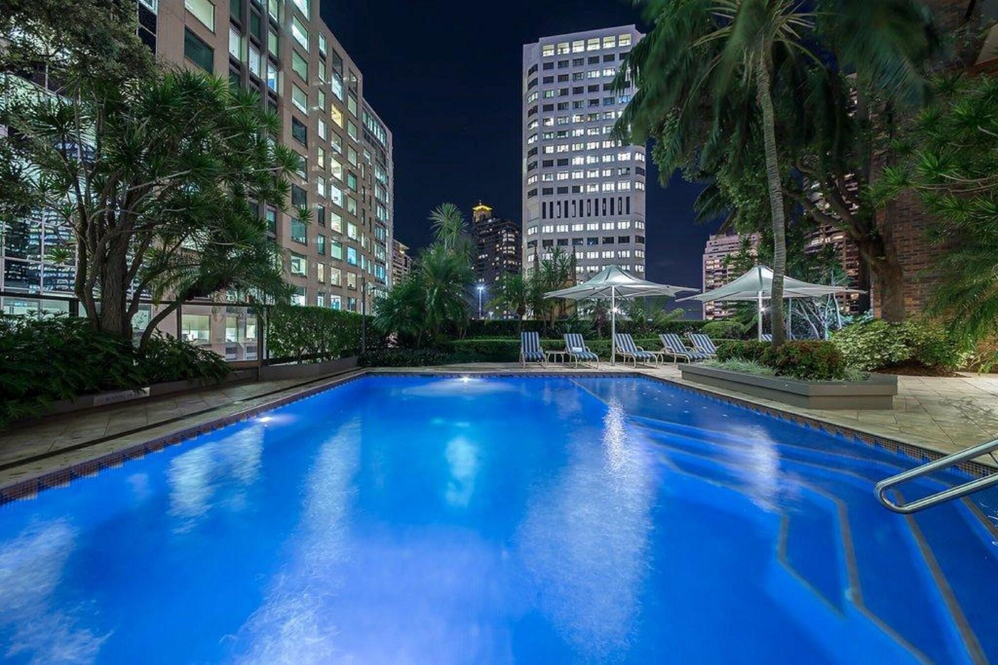 Vista Piscina The York by Swiss-Belhotel International