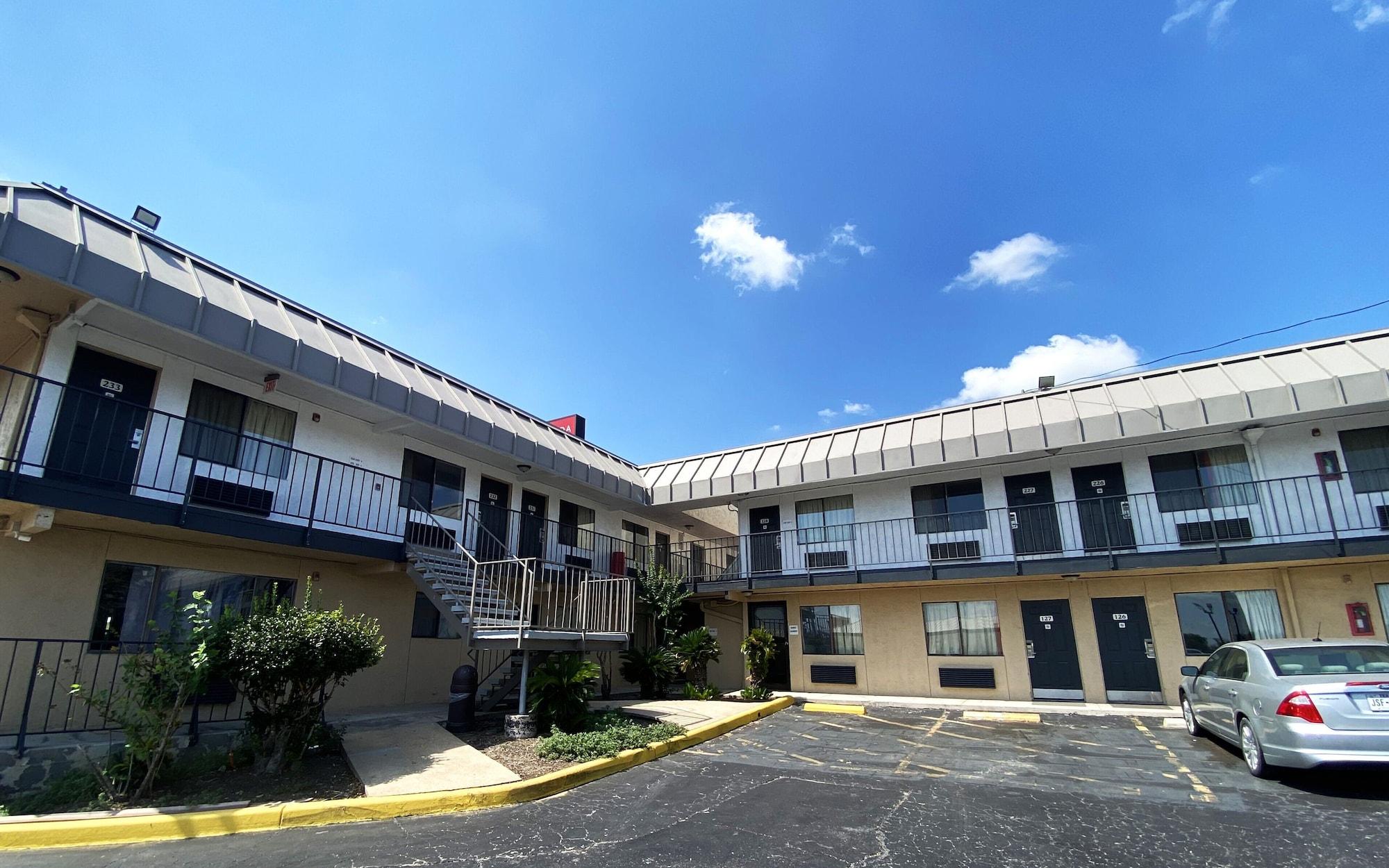 Vista Exterior Travelodge by Wyndham San Antonio Lackland AFB North