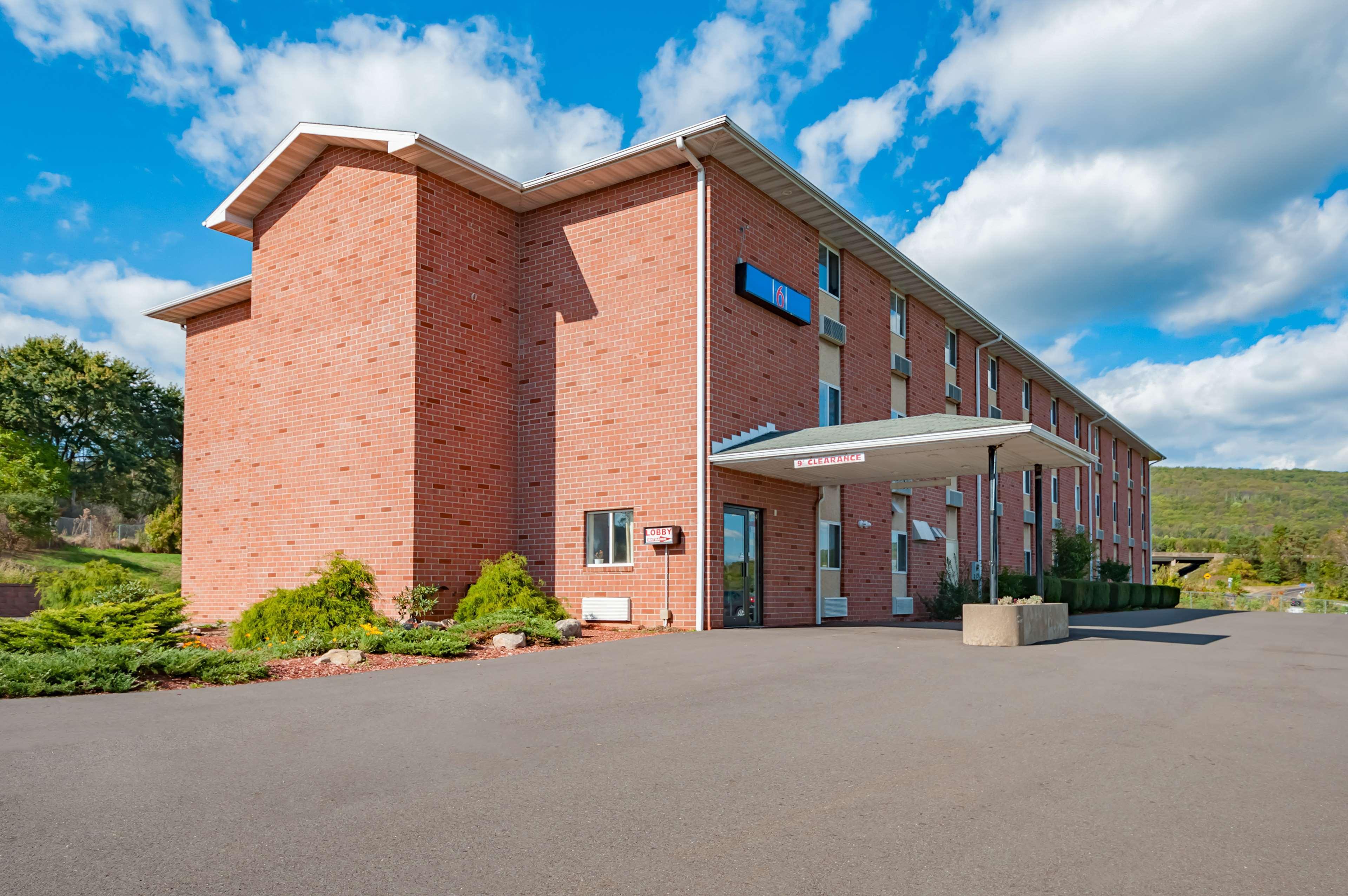 Vista Exterior Motel 6 Drums Pa