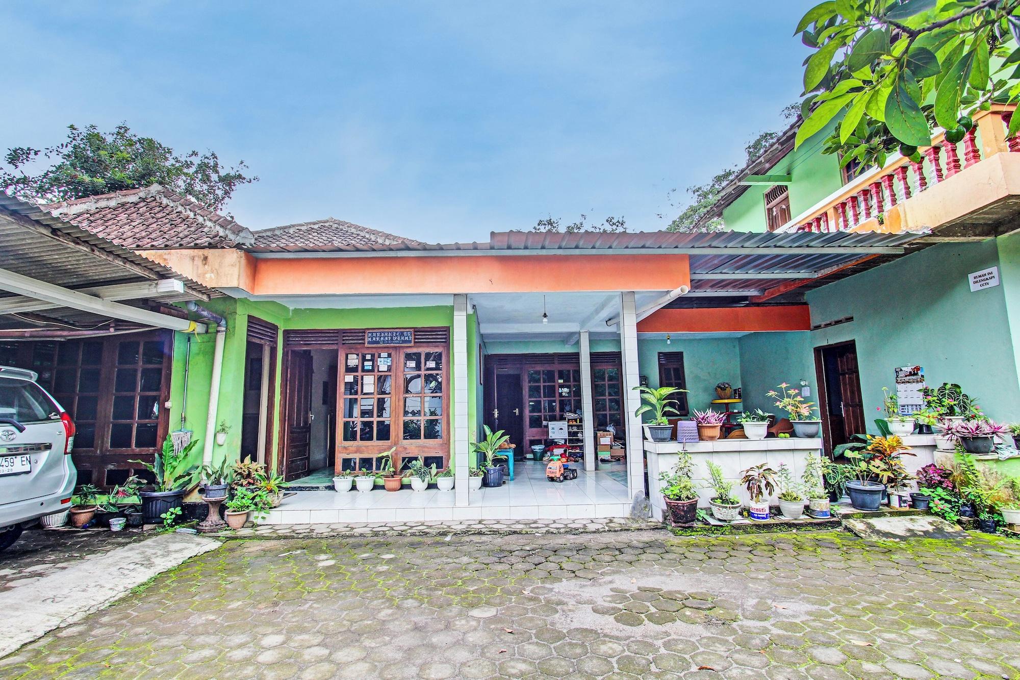 Vista Exterior SPOT ON 93592 Pondok Backpackers Ardafa JogjaNearBlue Lagoon Jogja