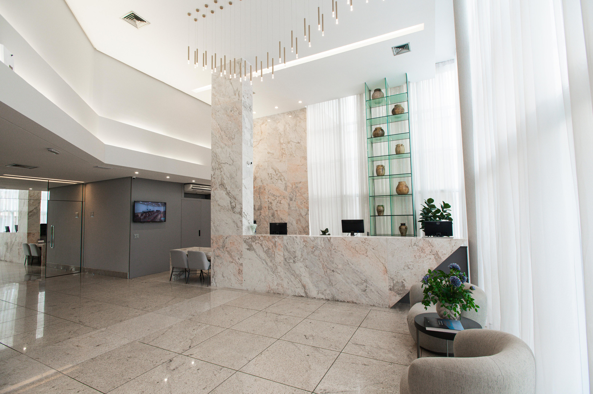 Vista Lobby H2 Platinum Lourdes