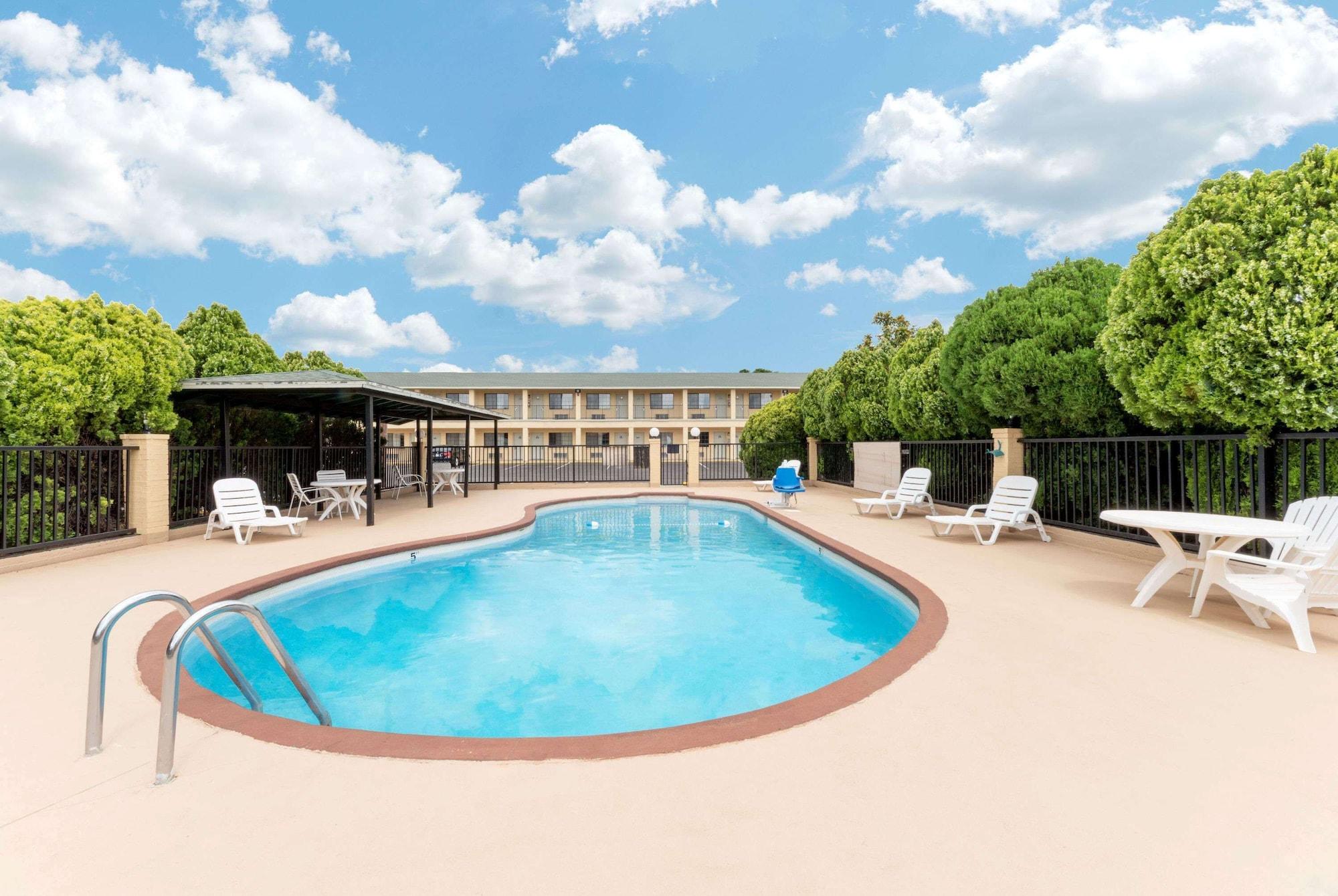 Vista Piscina Days Inn by Wyndham Snyder
