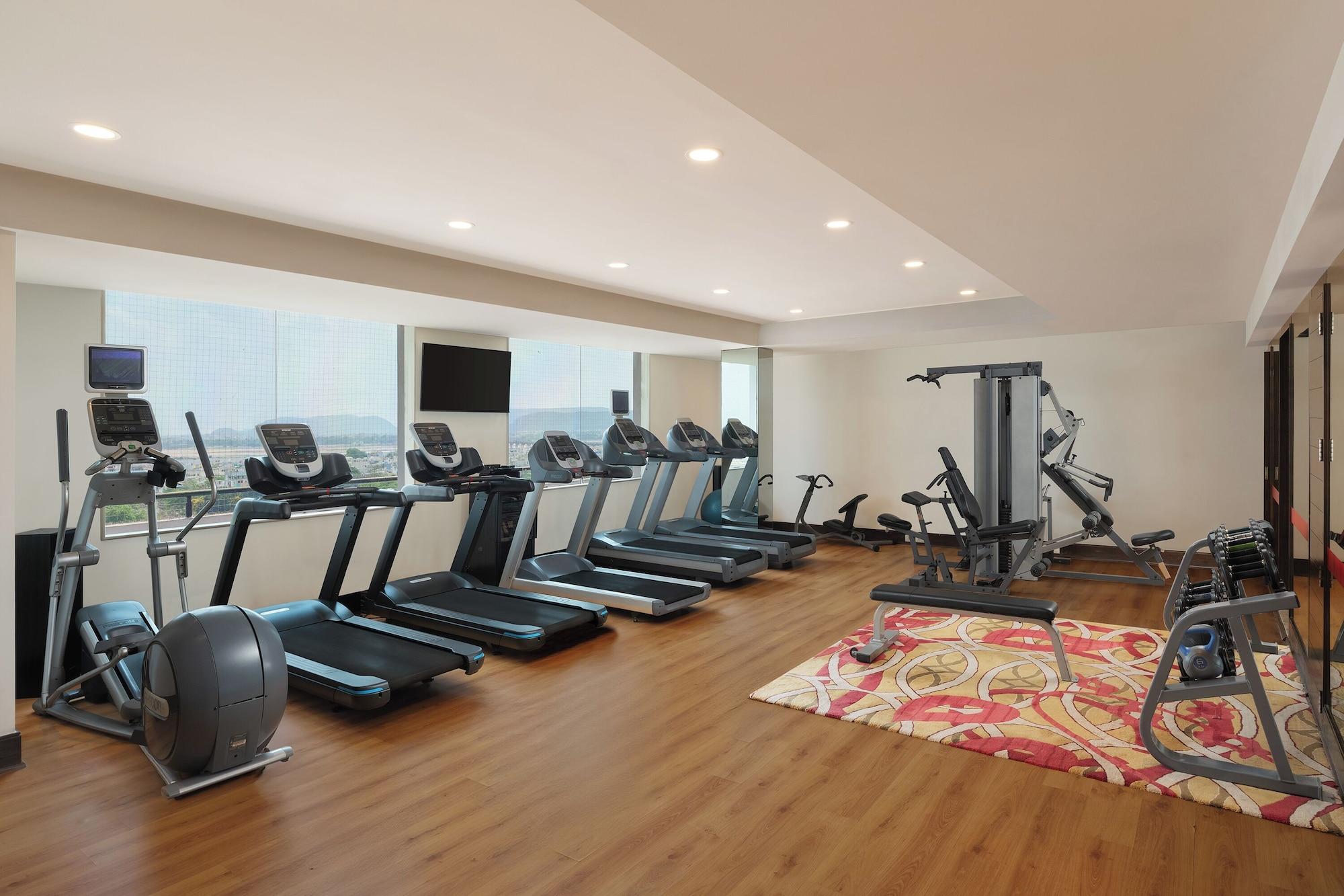 Gimnasio Vivanta Vijayawada, MG Road