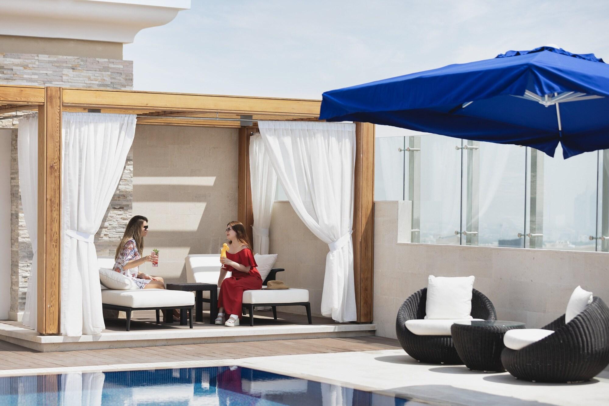 Vista Piscina Riviera Rayhaan by Rotana Doha