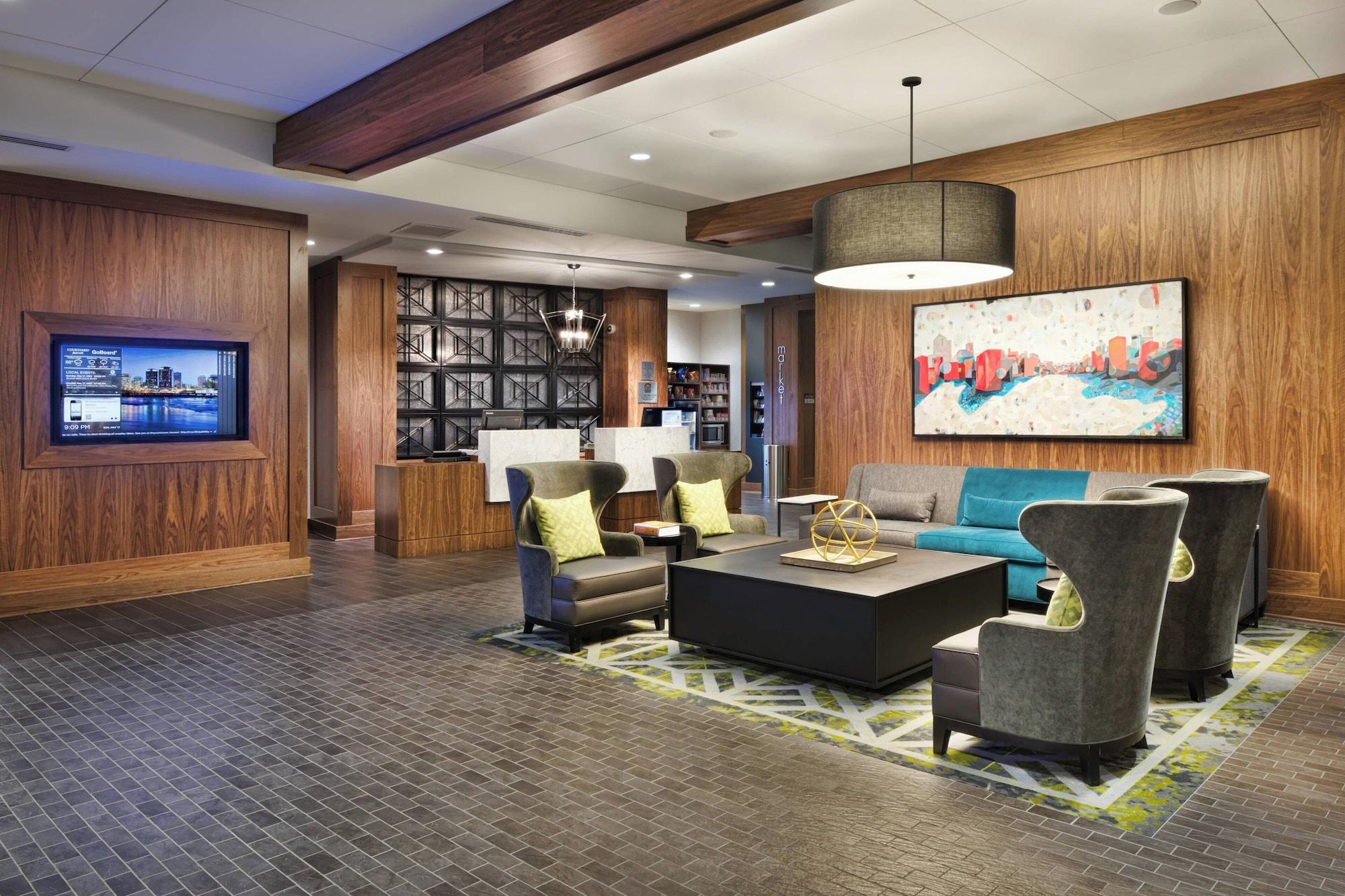 Varios Courtyard by Marriott Richmond Downtown