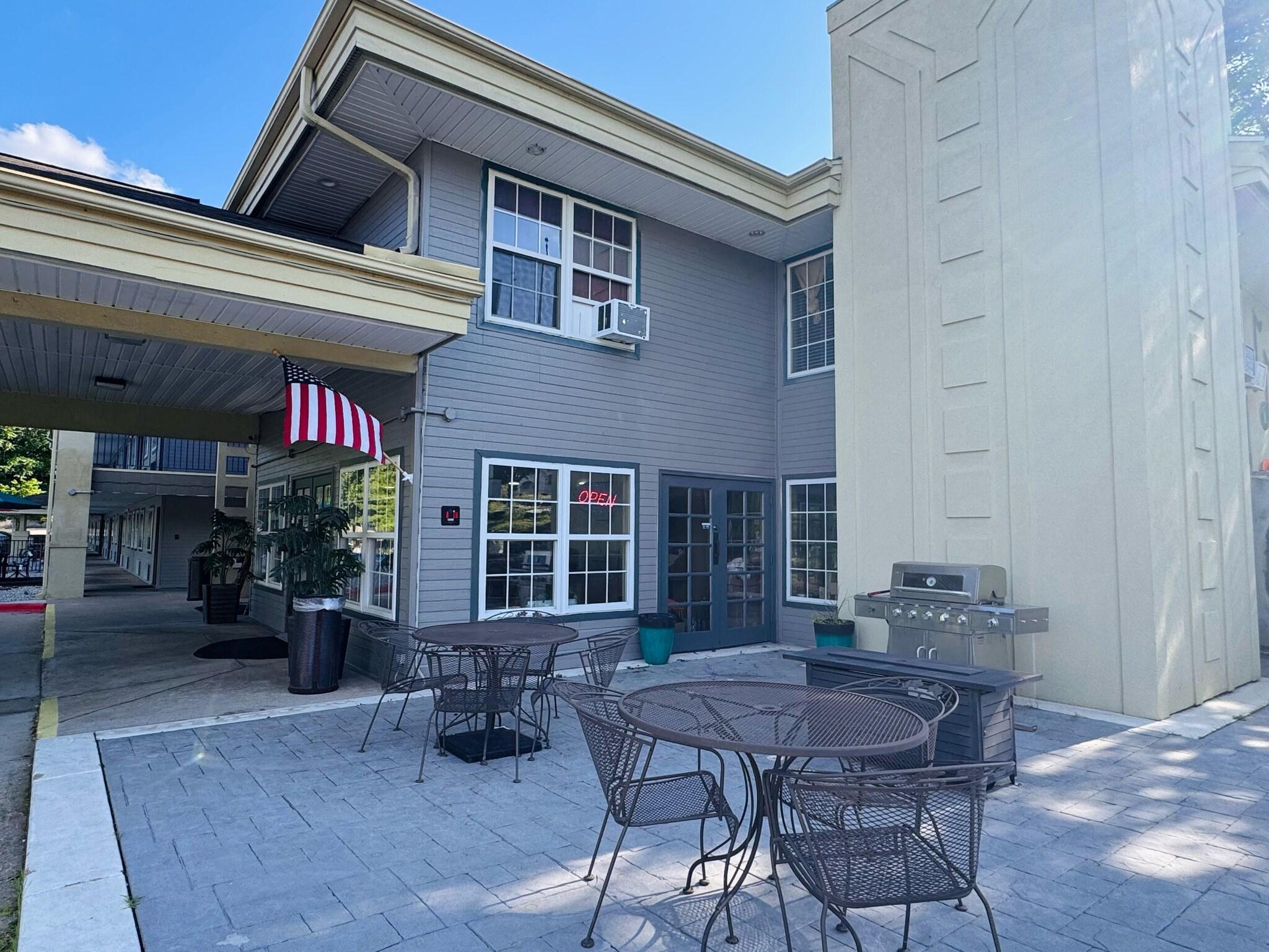 Vista Exterior Docker's Inn