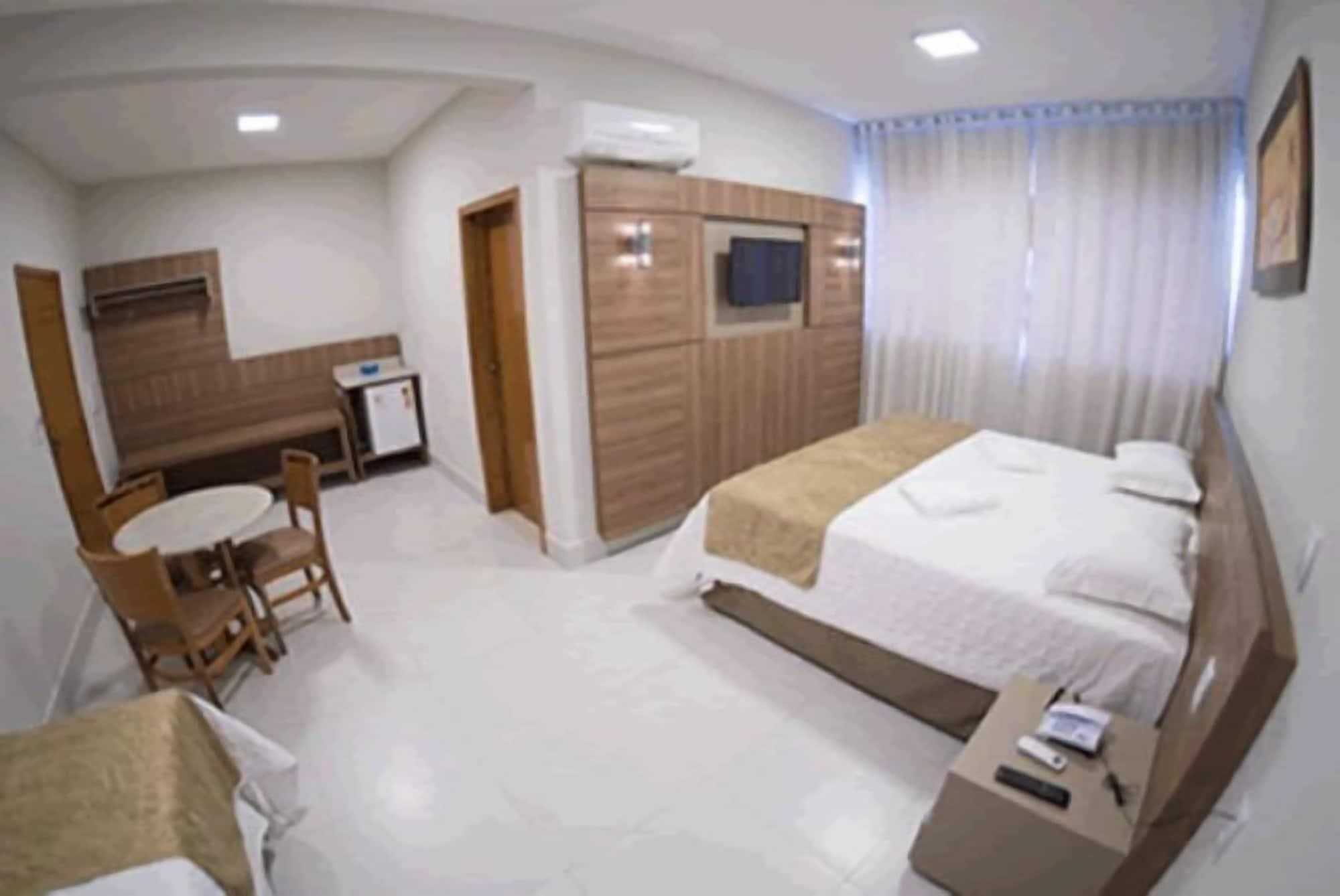 Varios Hotel Royal
