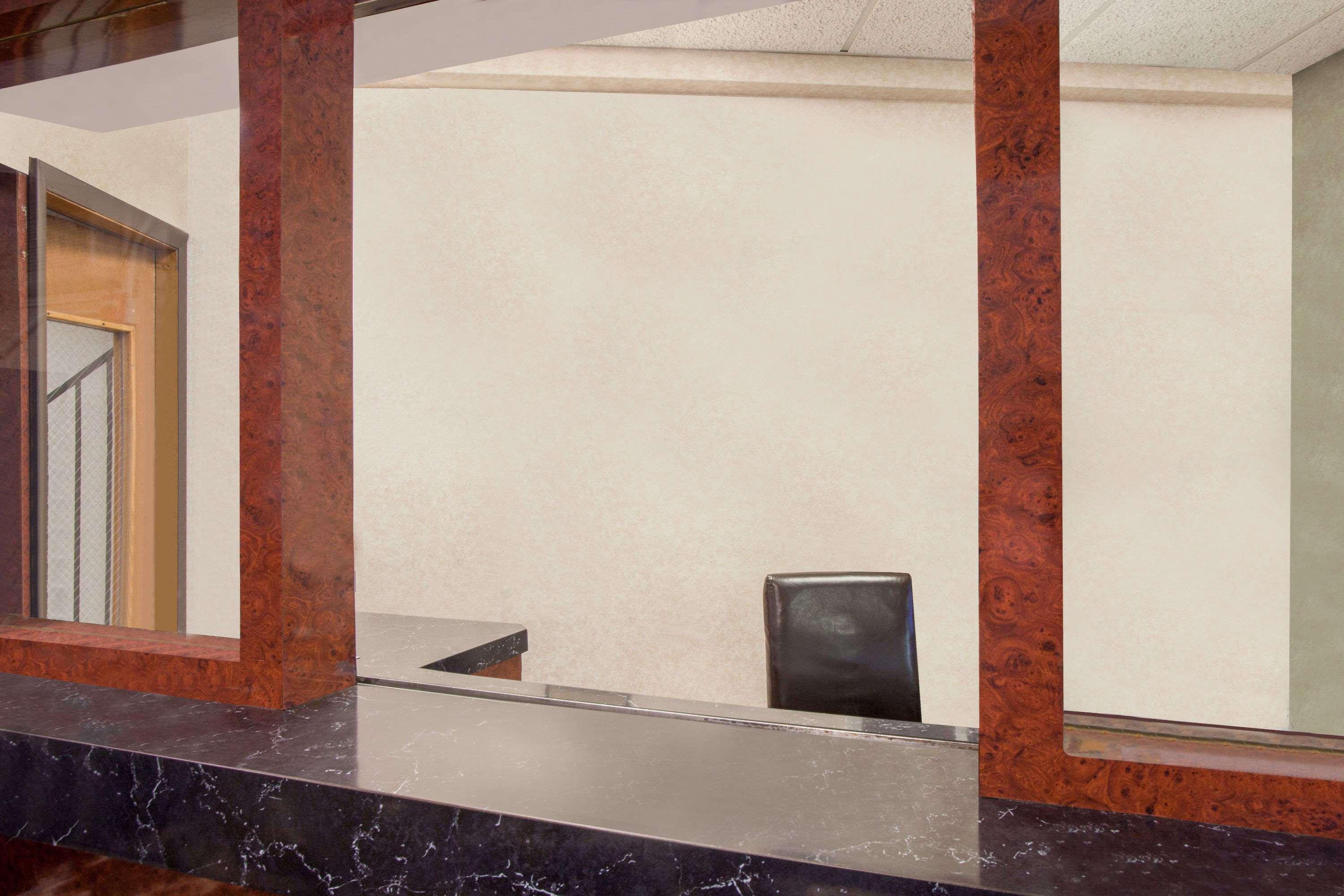 Vista Lobby Super 8 by Wyndham Chicago IL