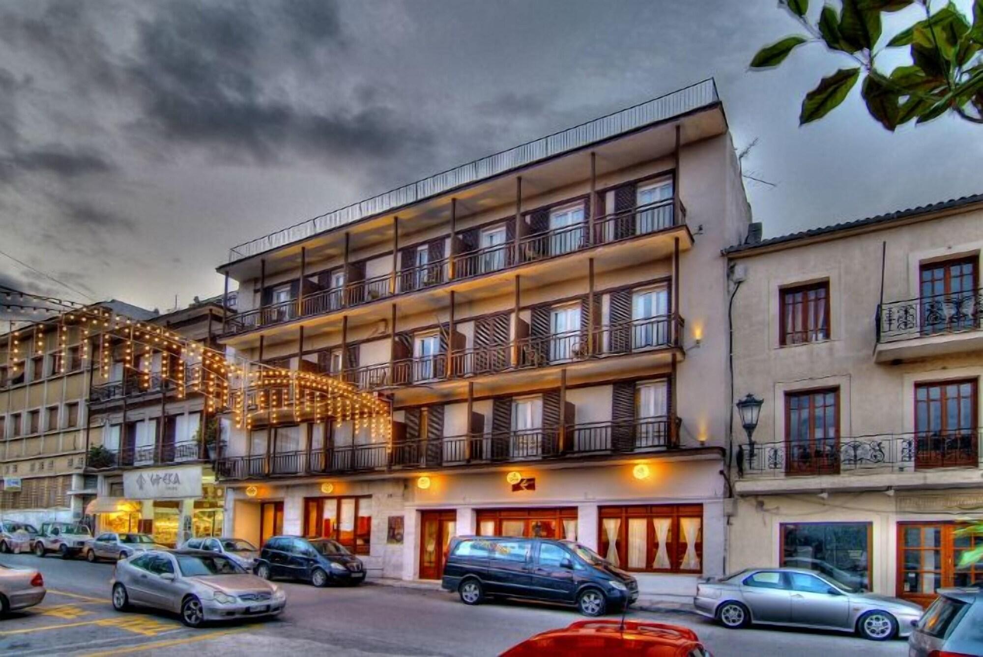 Varios Art Pythia Hotel