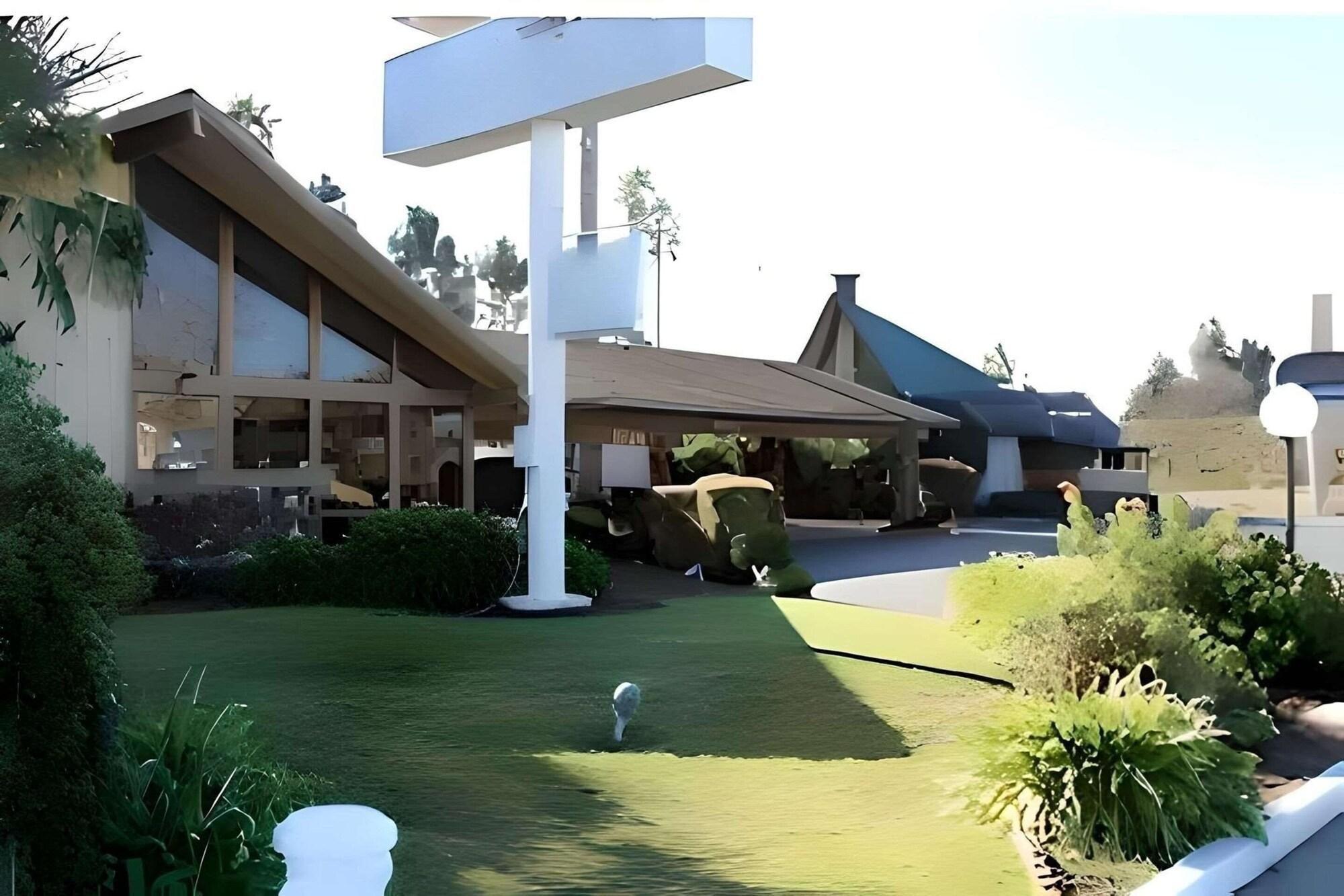 Varios Rodeway Inn