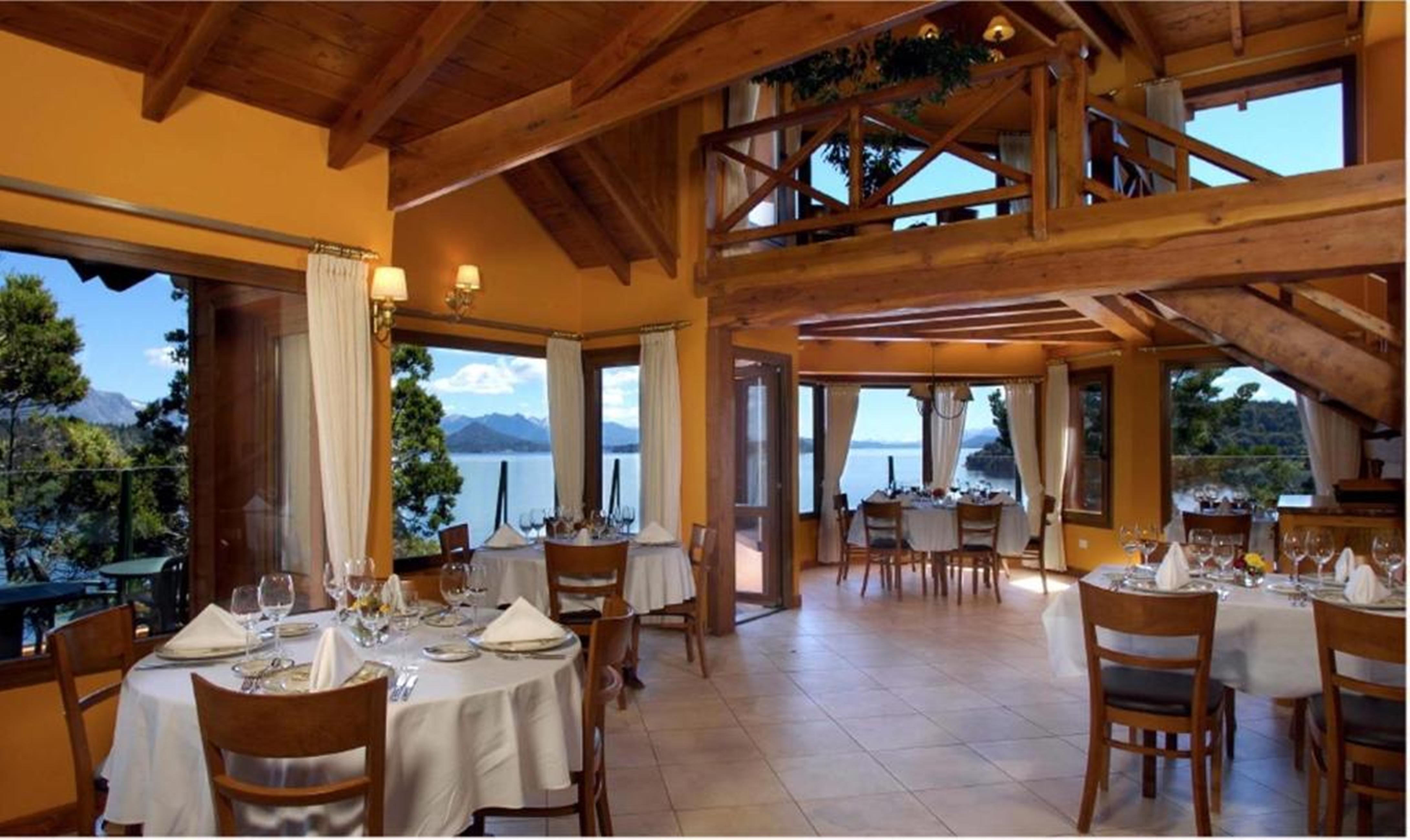 Restaurant Charming Residences & Suites with Private Spa
