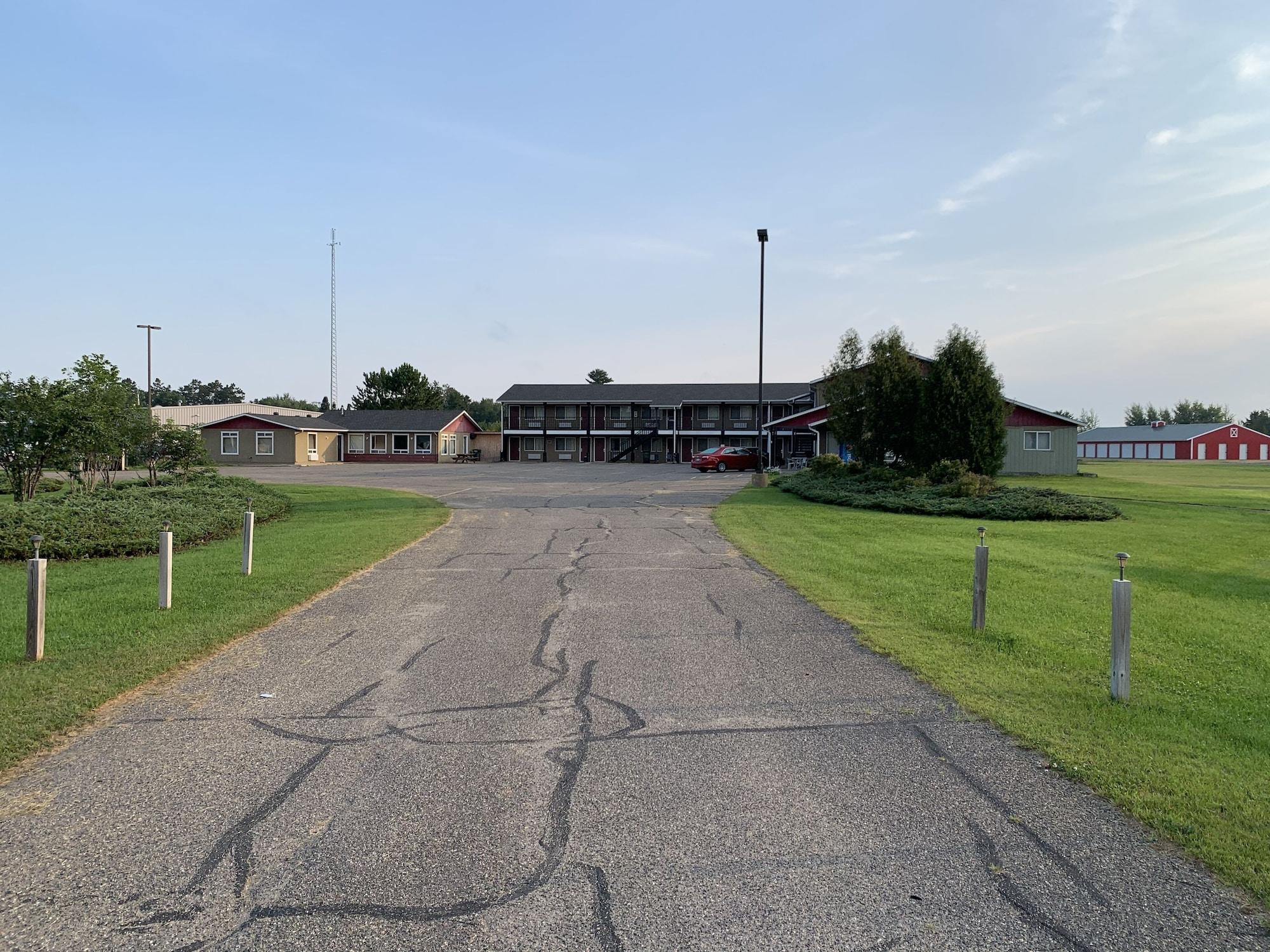 Vista Exterior Pine River Inn