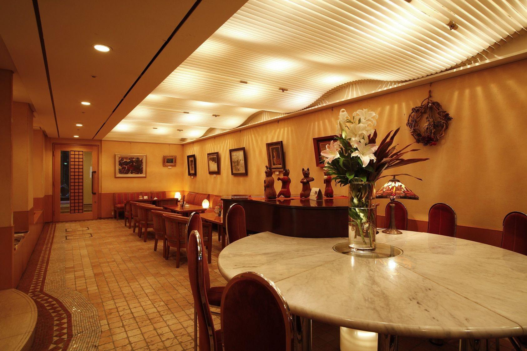 Bar/Salón Ginsuiso Bekkan Choraku