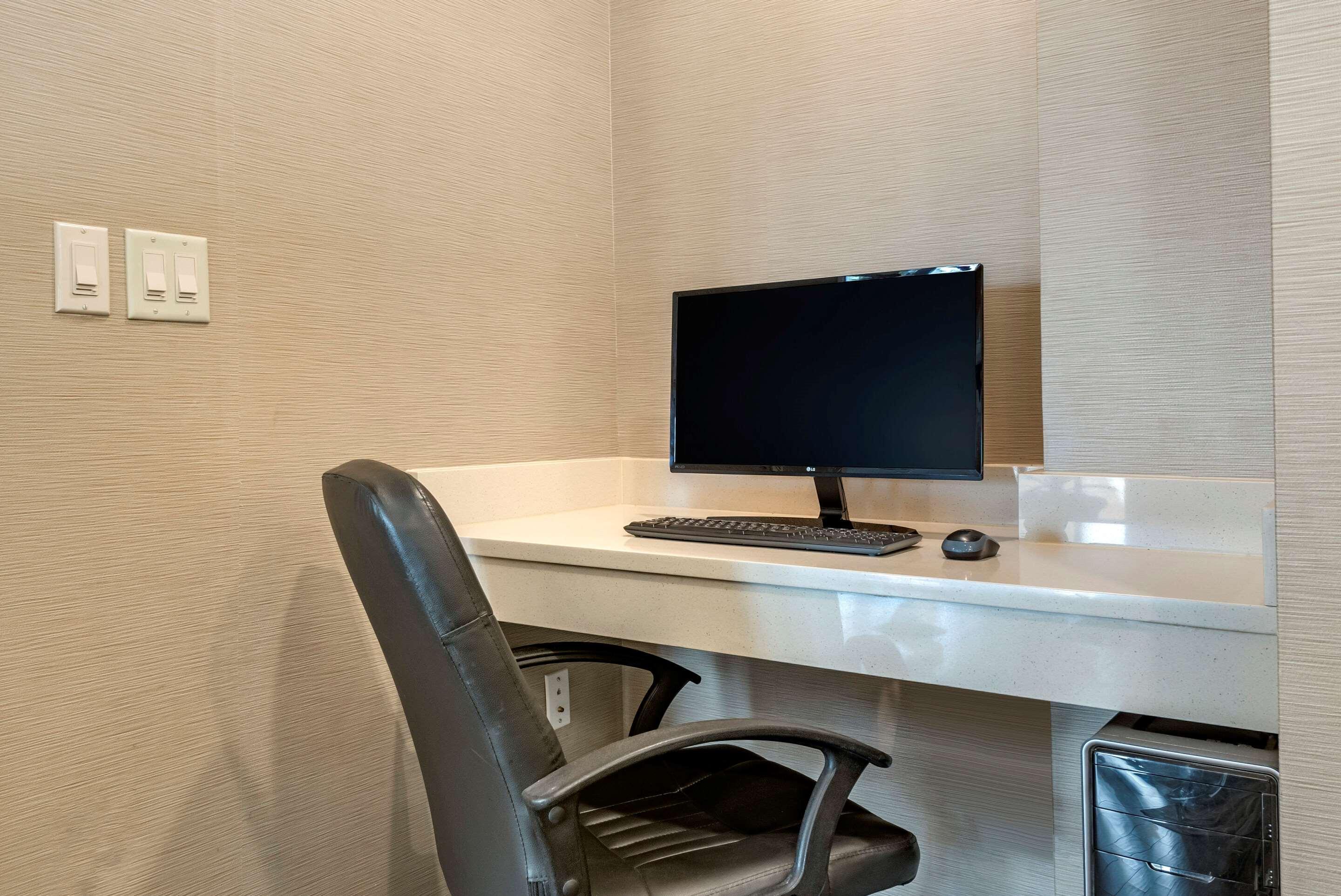Centro de Negocios Comfort Inn Madison