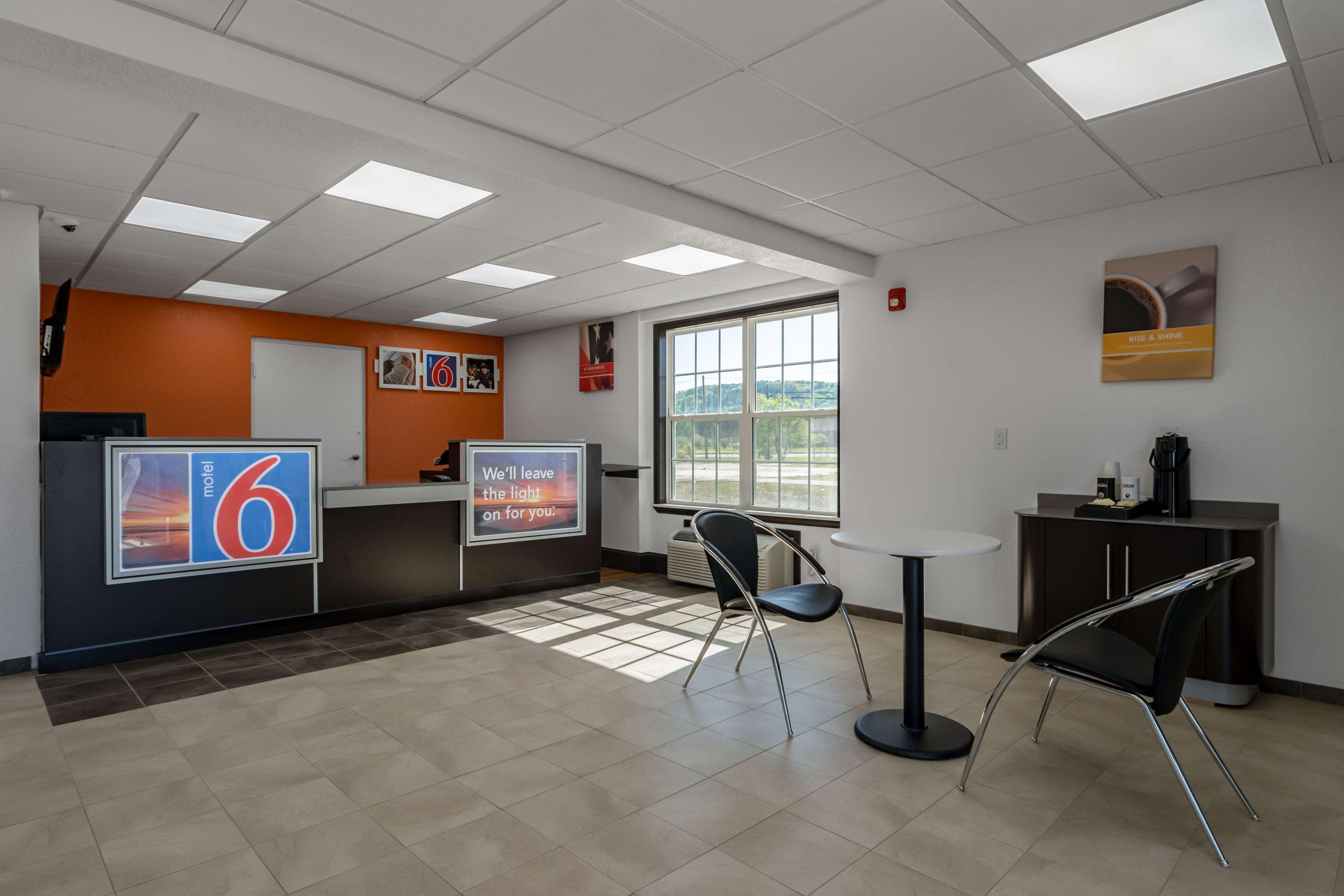 Vista Lobby Motel 6 White, GA - Cartersville