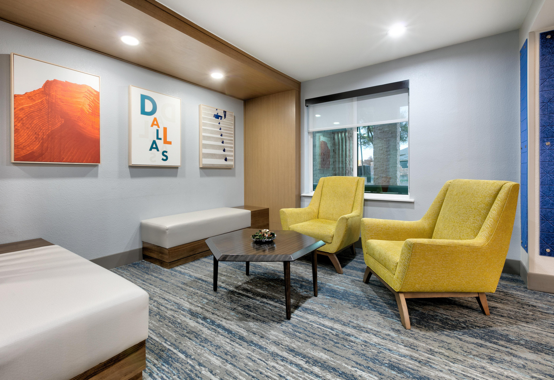 Vista Lobby Holiday Inn Express & Suites Dallas Park Central Northeast by IHG