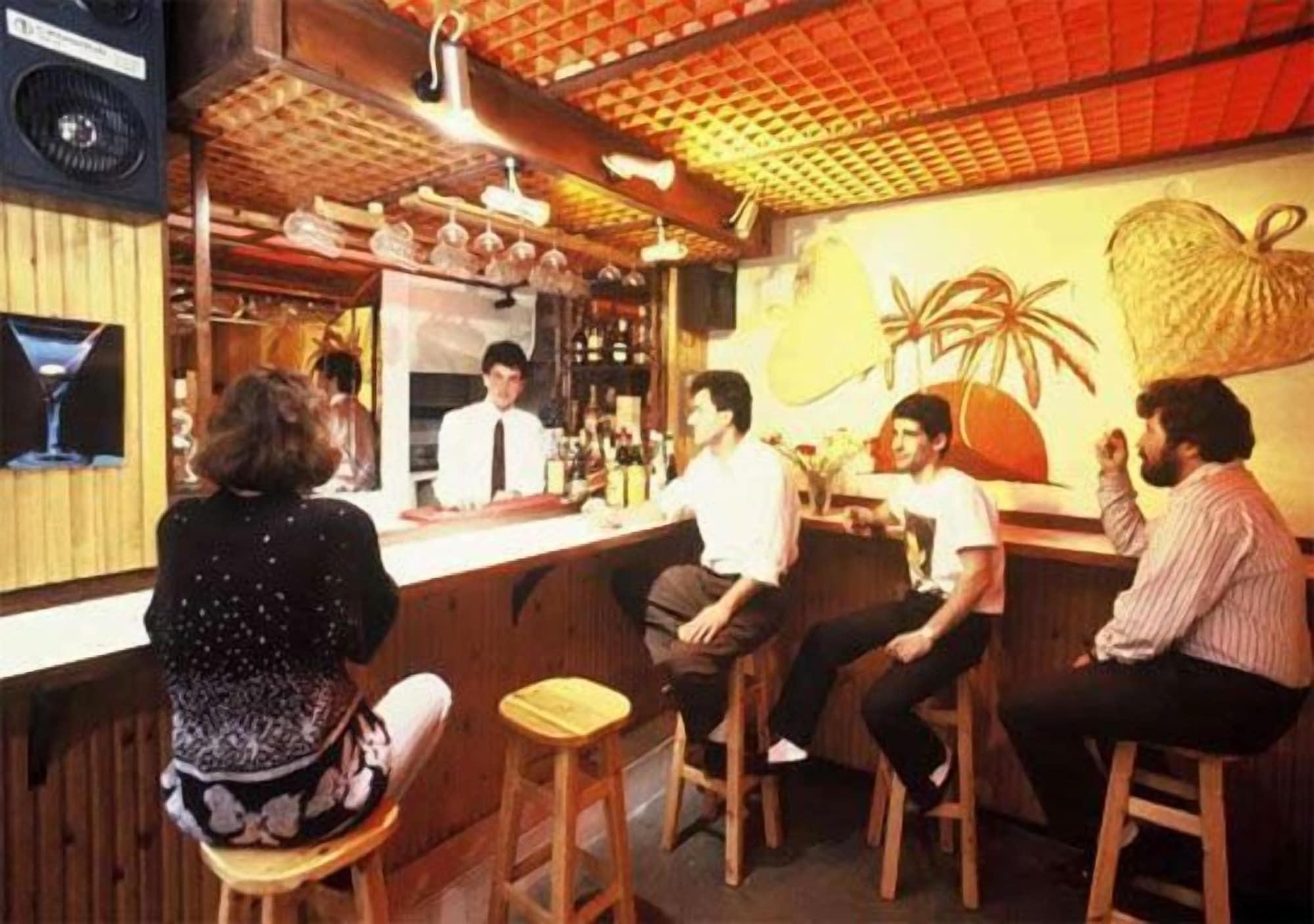 Bar/Salón Alma Hotel
