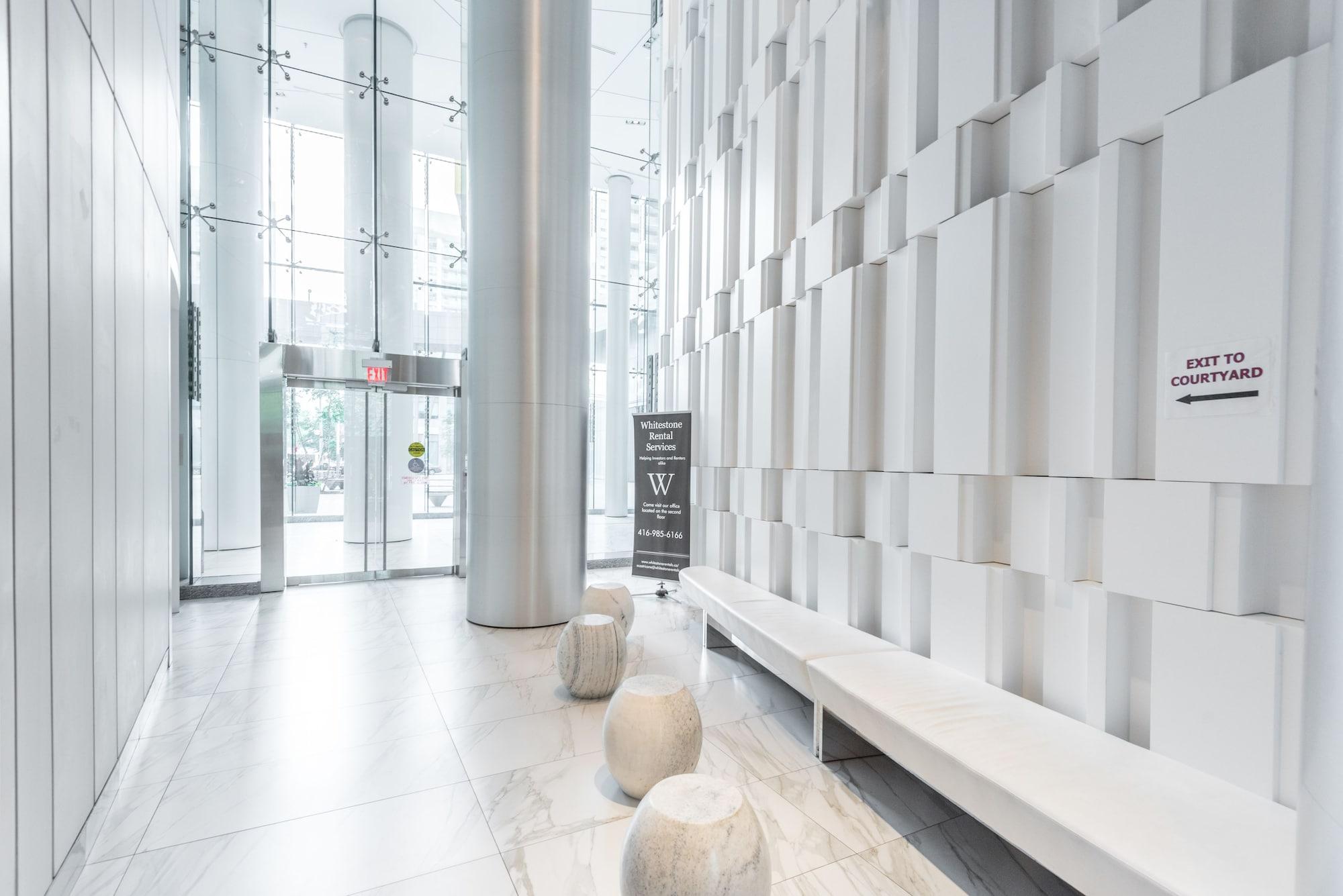Vista Lobby Noel Suites - York and Simcoe