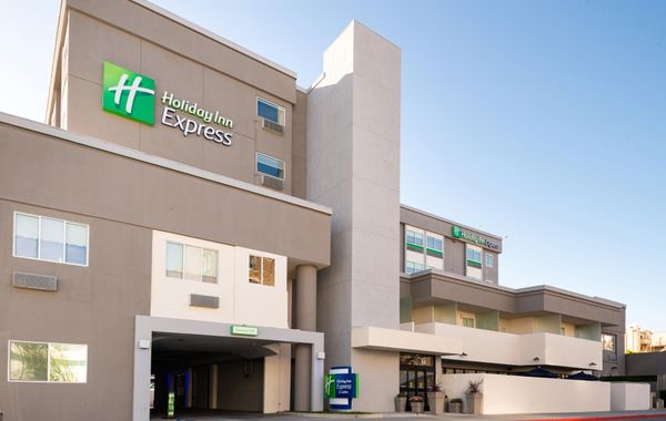 Holiday Inn Express & Suites Los Angeles Downtown West by IHG