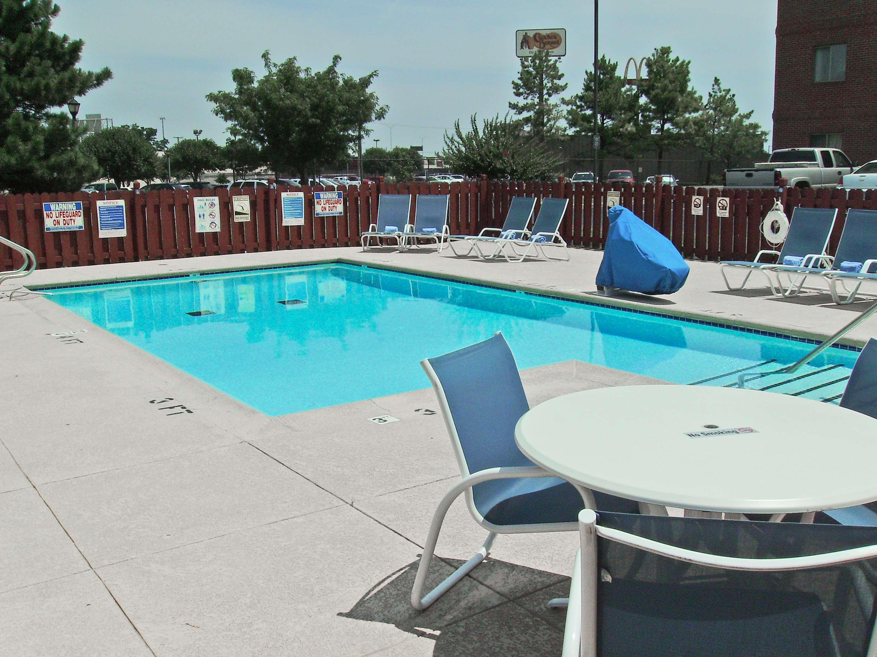 Vista Piscina Extended Stay America Suites Tulsa Midtown
