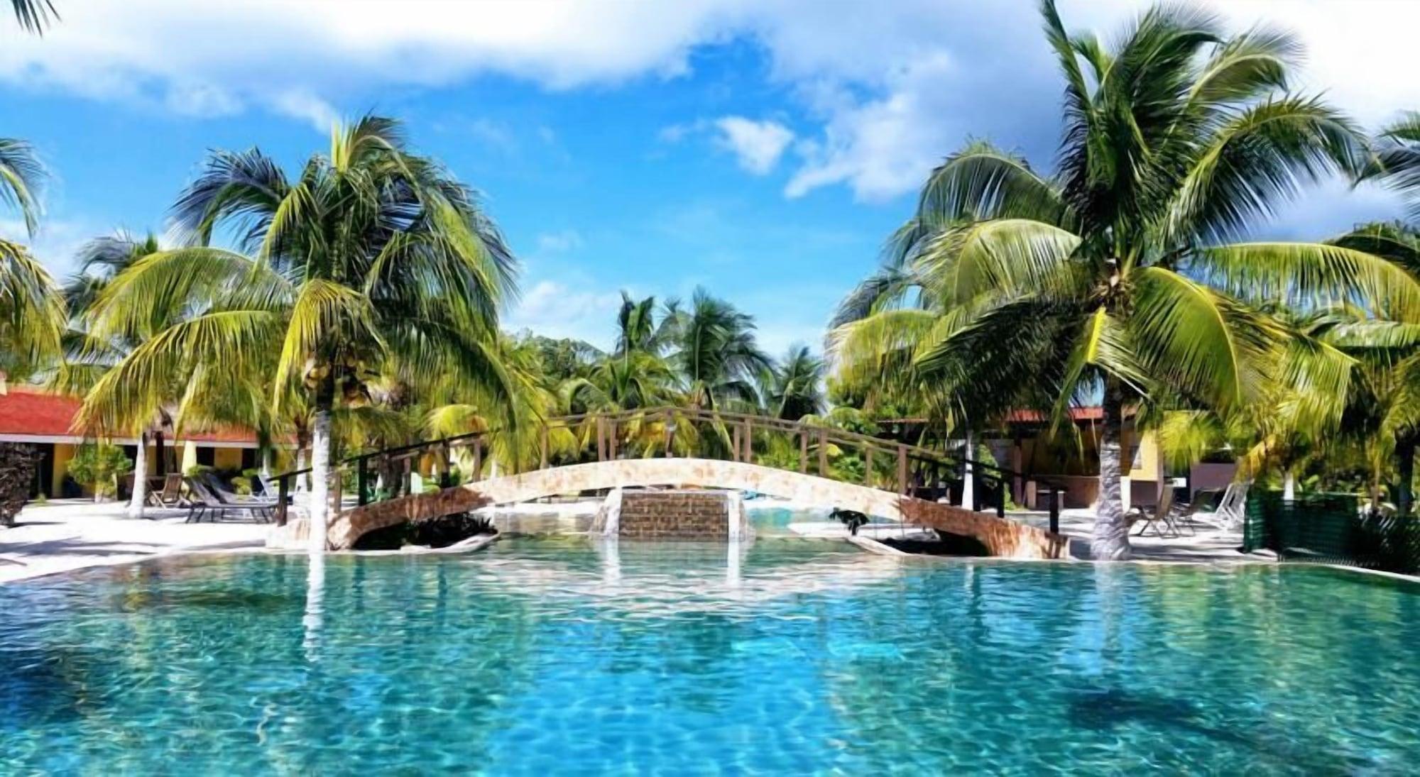 Vista Piscina Playa Maya Resorts