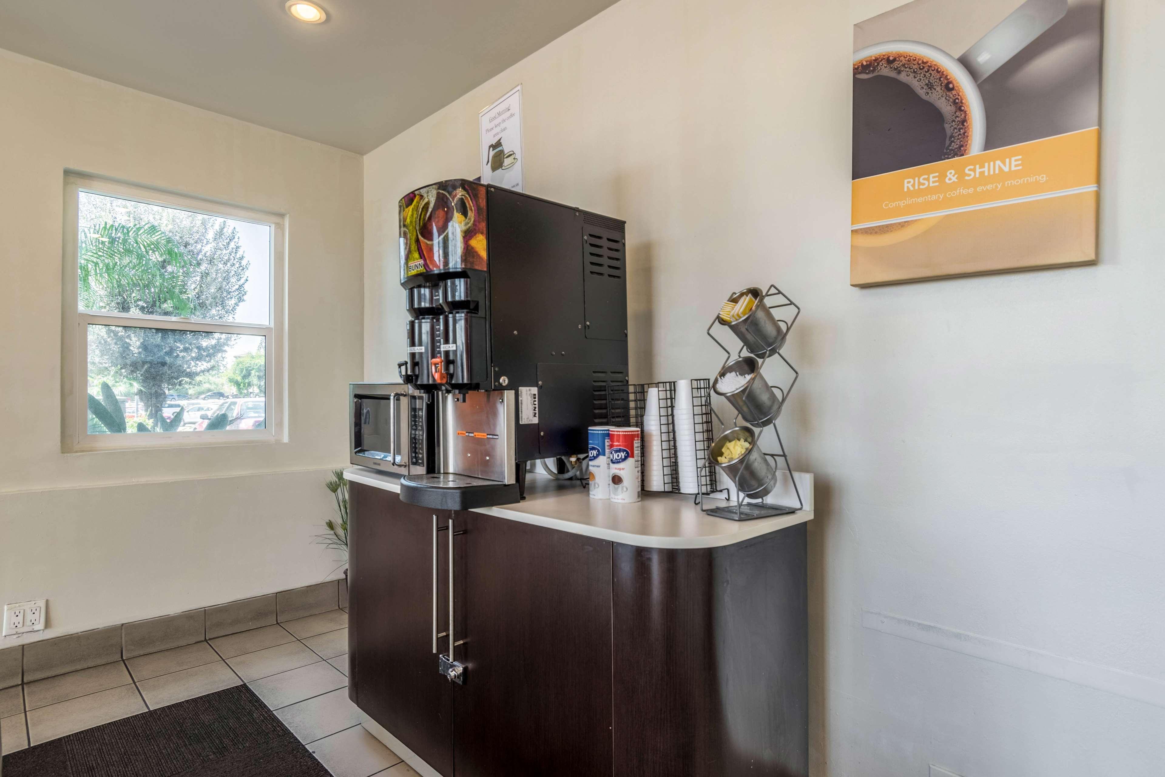 Bar/Salón Motel 6 Redlands, CA