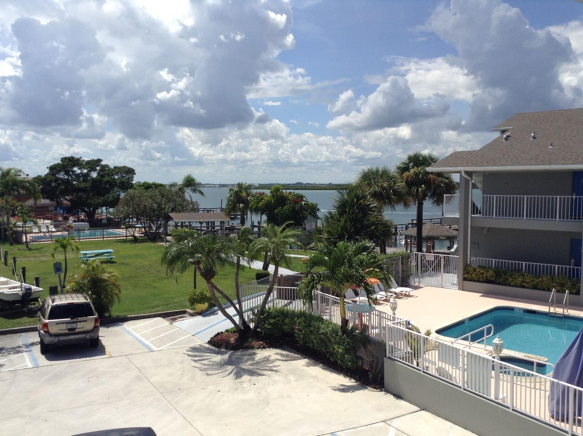 Instalaciones Recreativas Dockside Inn & Resort