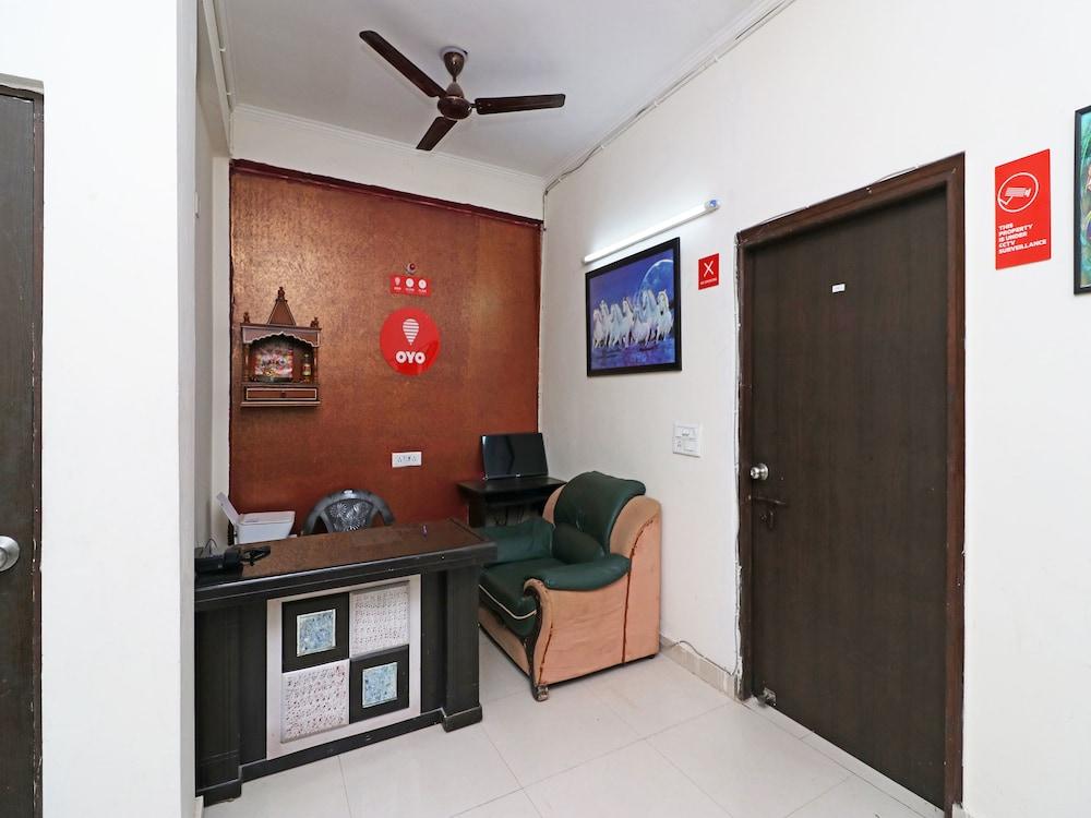 Vista Lobby OYO 13046 The City Hospitality