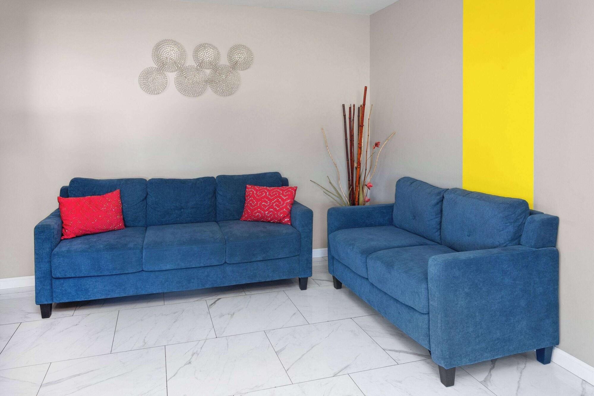 Vista Lobby Super 8 by Wyndham Olney