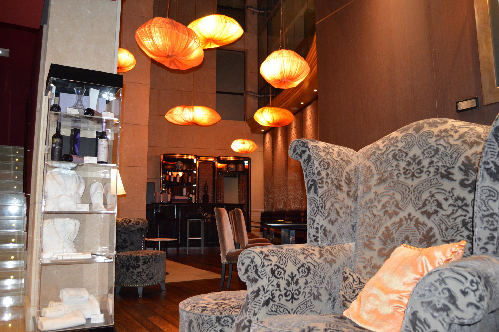Bar/Salón Nexus Valladolid Suites & Hotel