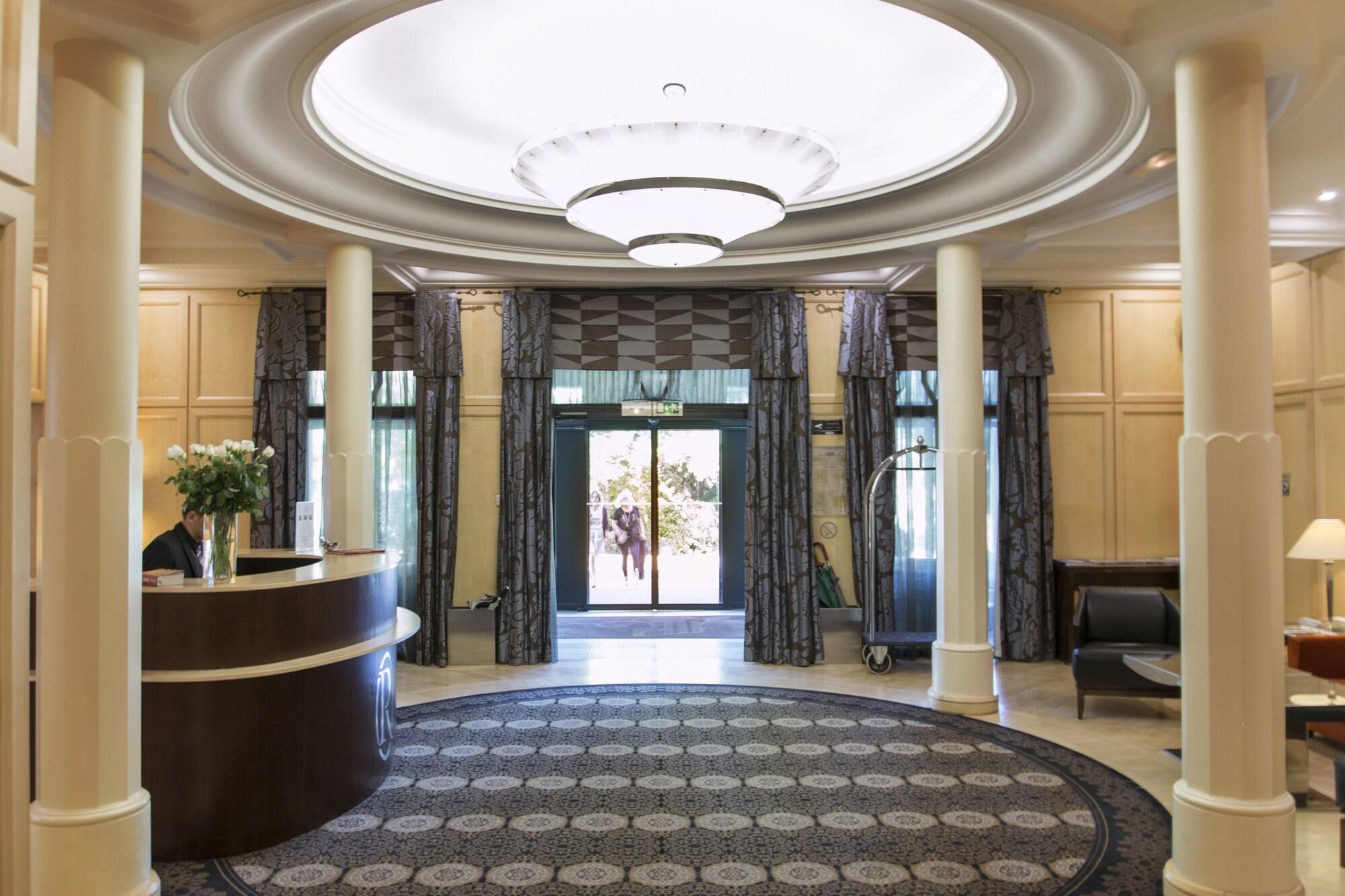 Vista Lobby Hôtel Le Pavillon