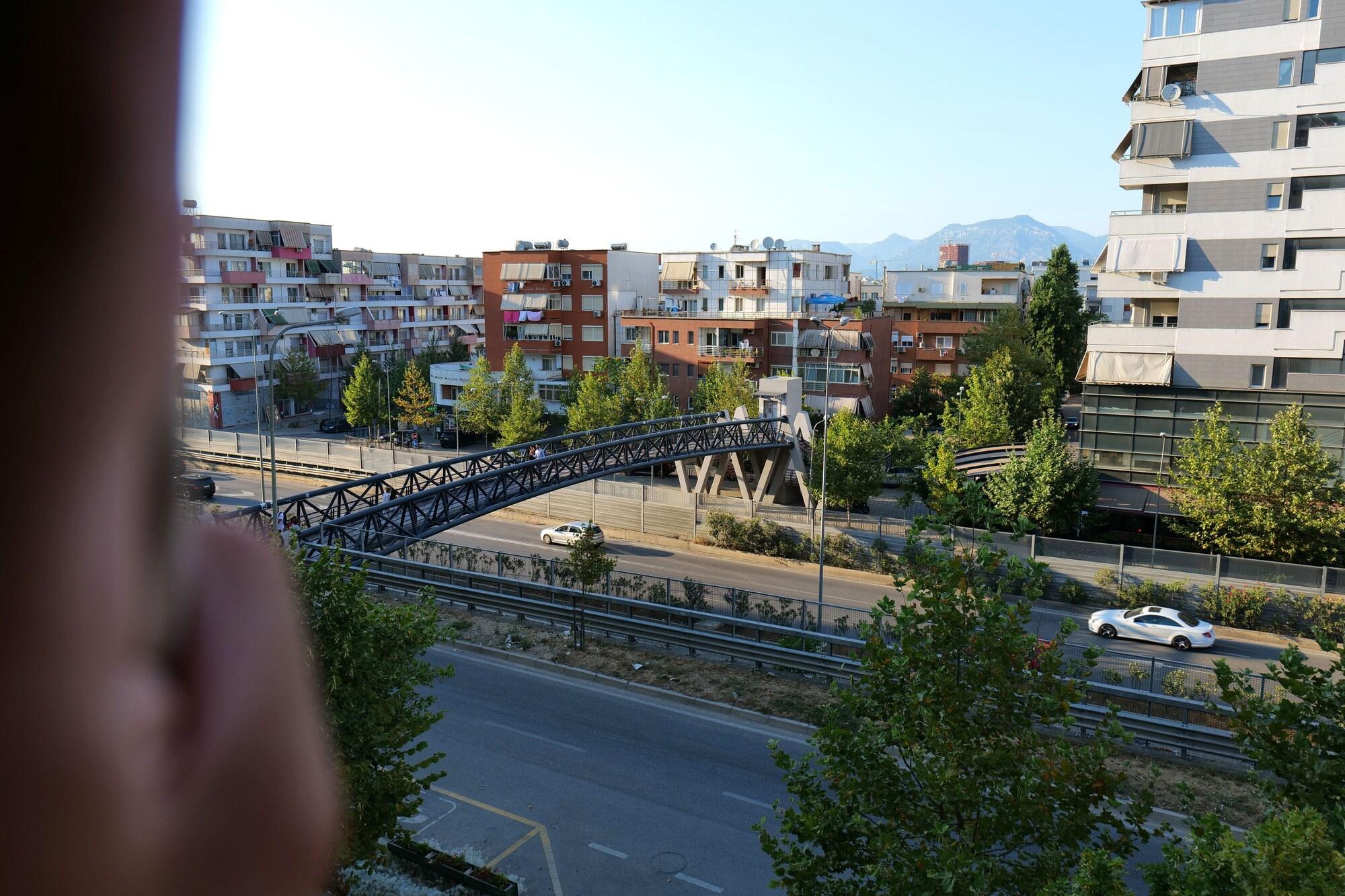 Vista Exterior Hotel Queen