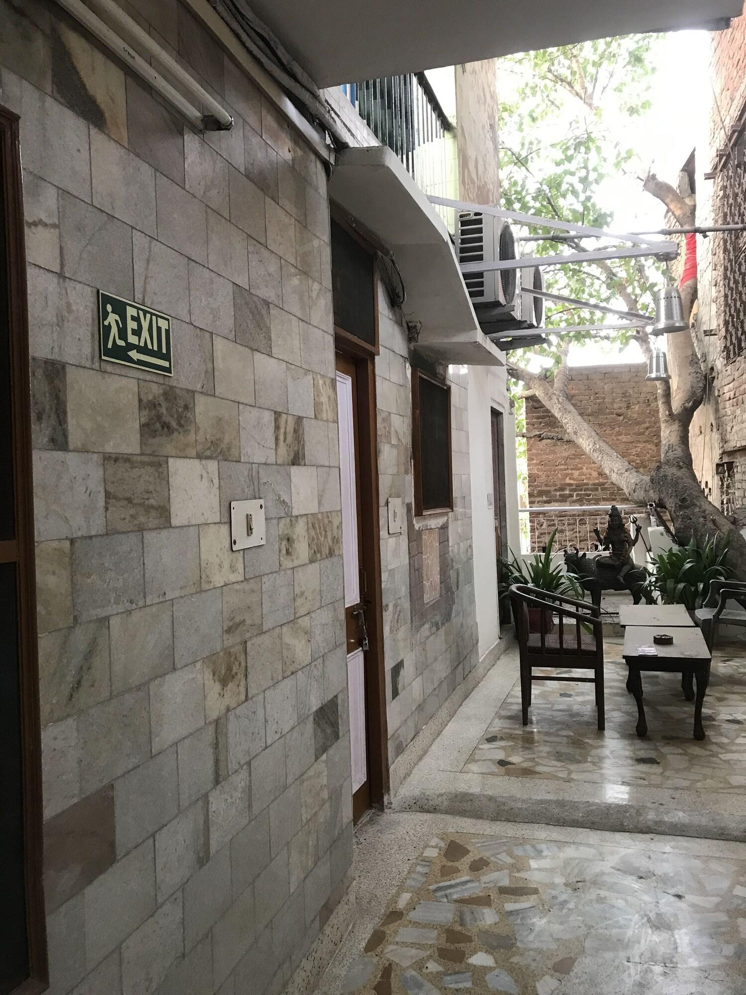 Vista Exterior Hare Rama Guest House