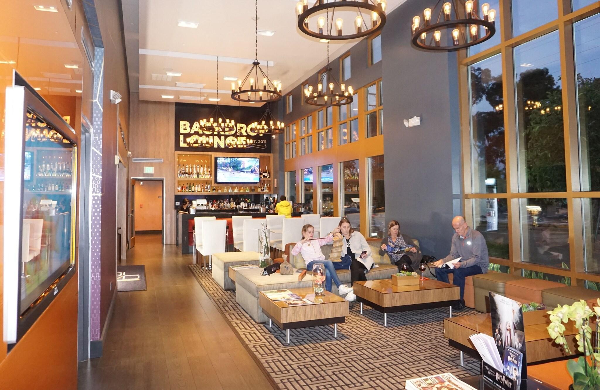 Vista Lobby BLVD Hotel and Studios Universal-Hollywood, an Ascend Collection Hotel