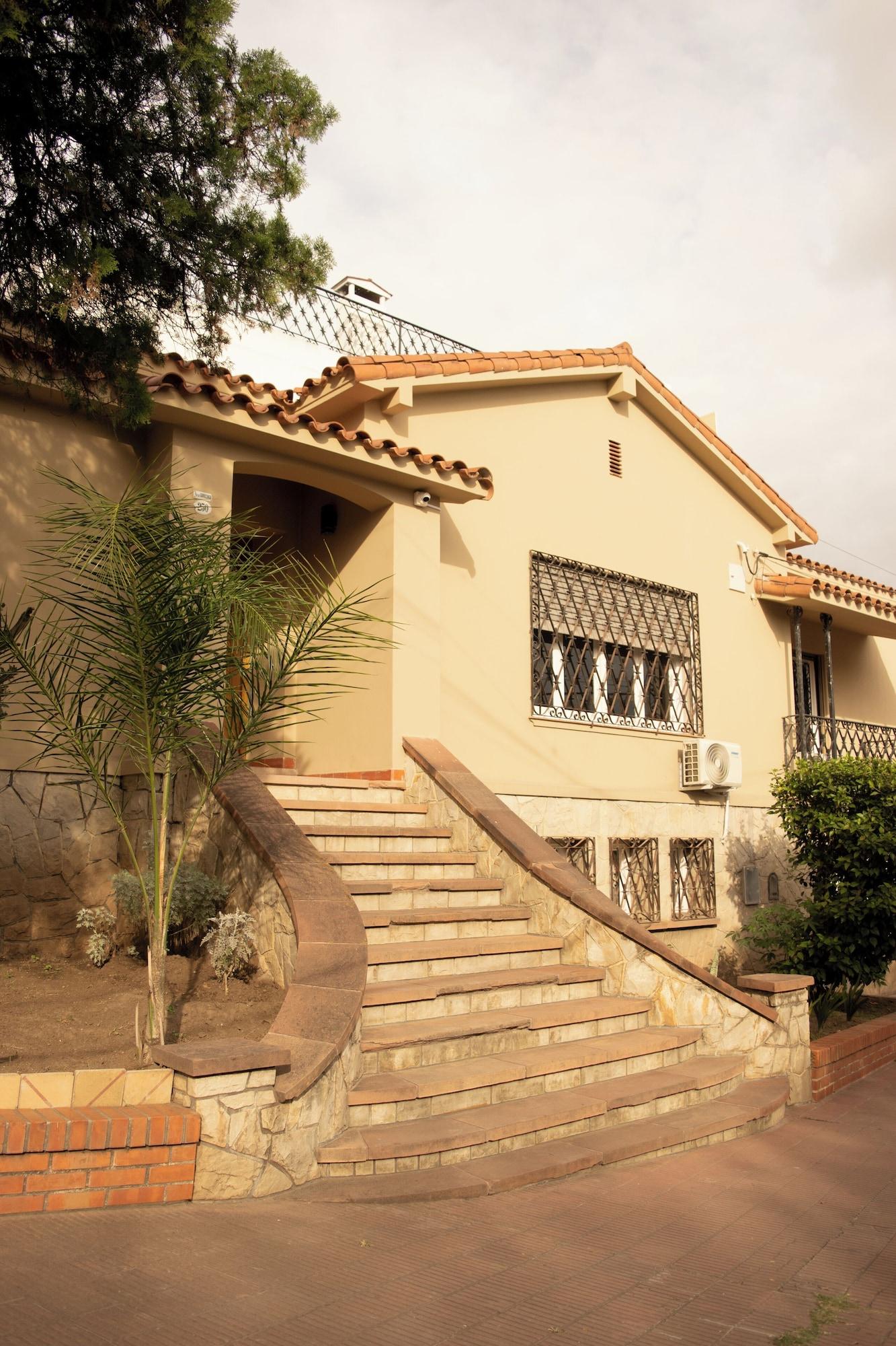 Vista Exterior La Casona del Monumento