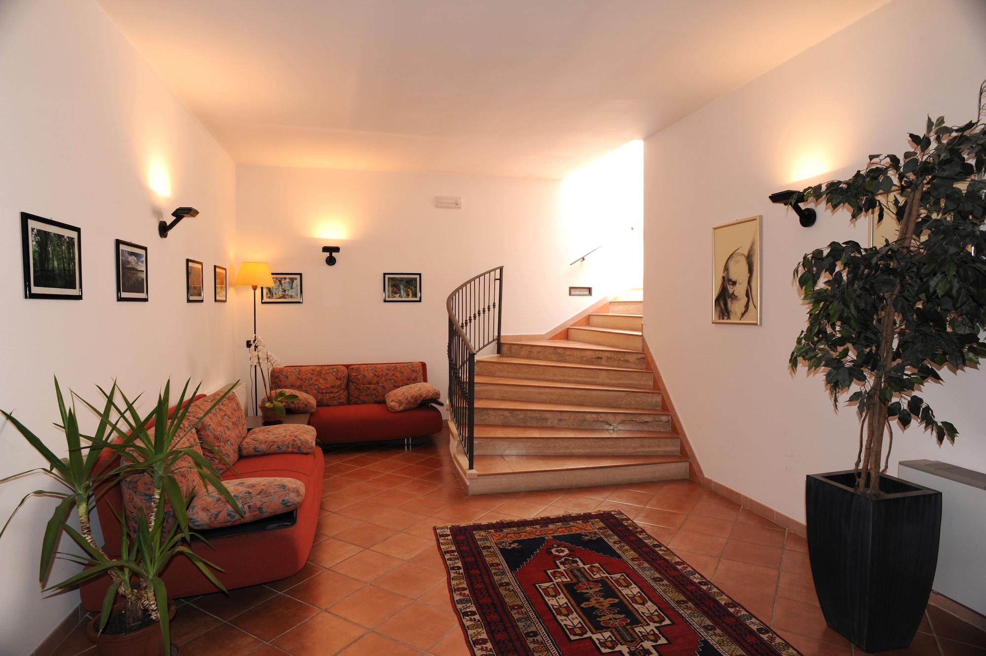 Vista Lobby Villa Santa Croce