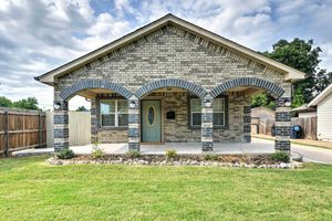 Alquiler Vacacional - Oklahoma City Home w/ Yard - 5 Mi to Downtown!