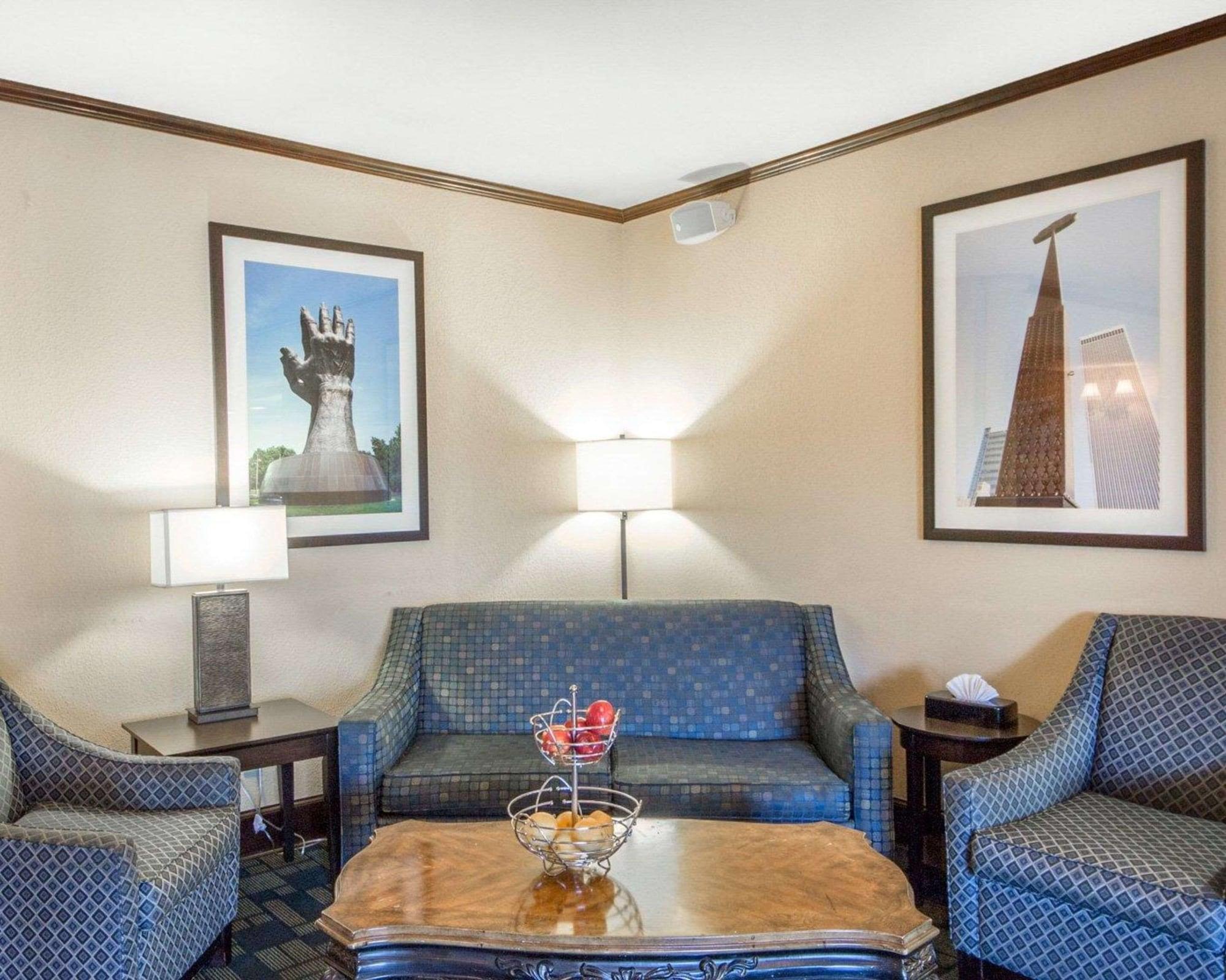 Vista Lobby Quality Inn Tulsa - Downtown West