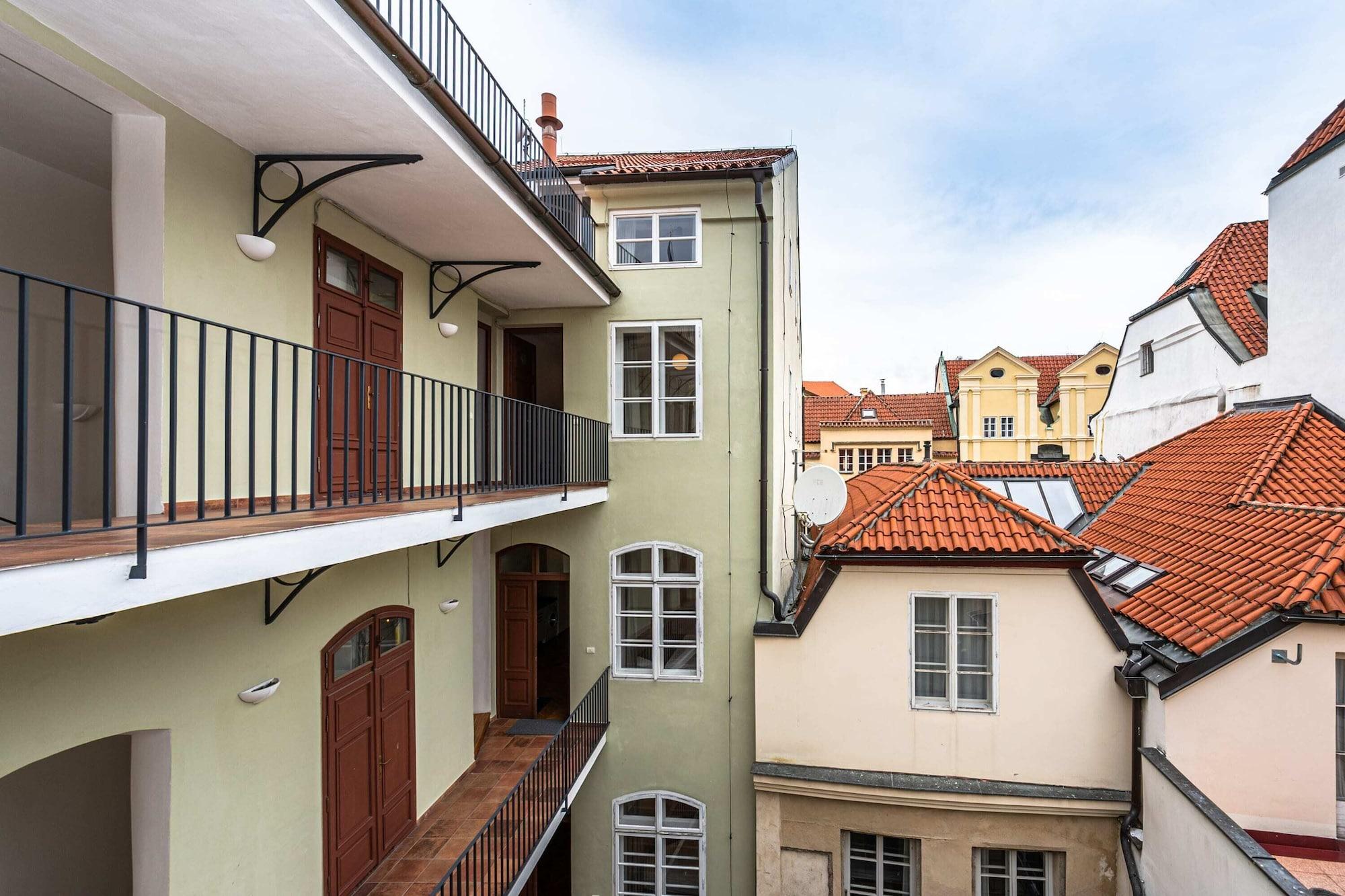 Vista Exterior Charles Apartments in Old Town Prague