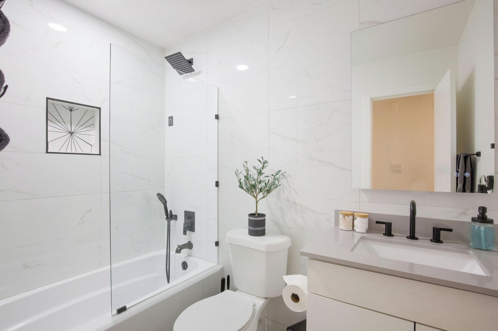 Equipamiento de Habitación Bedroom in Home 7 Miles from Downtown