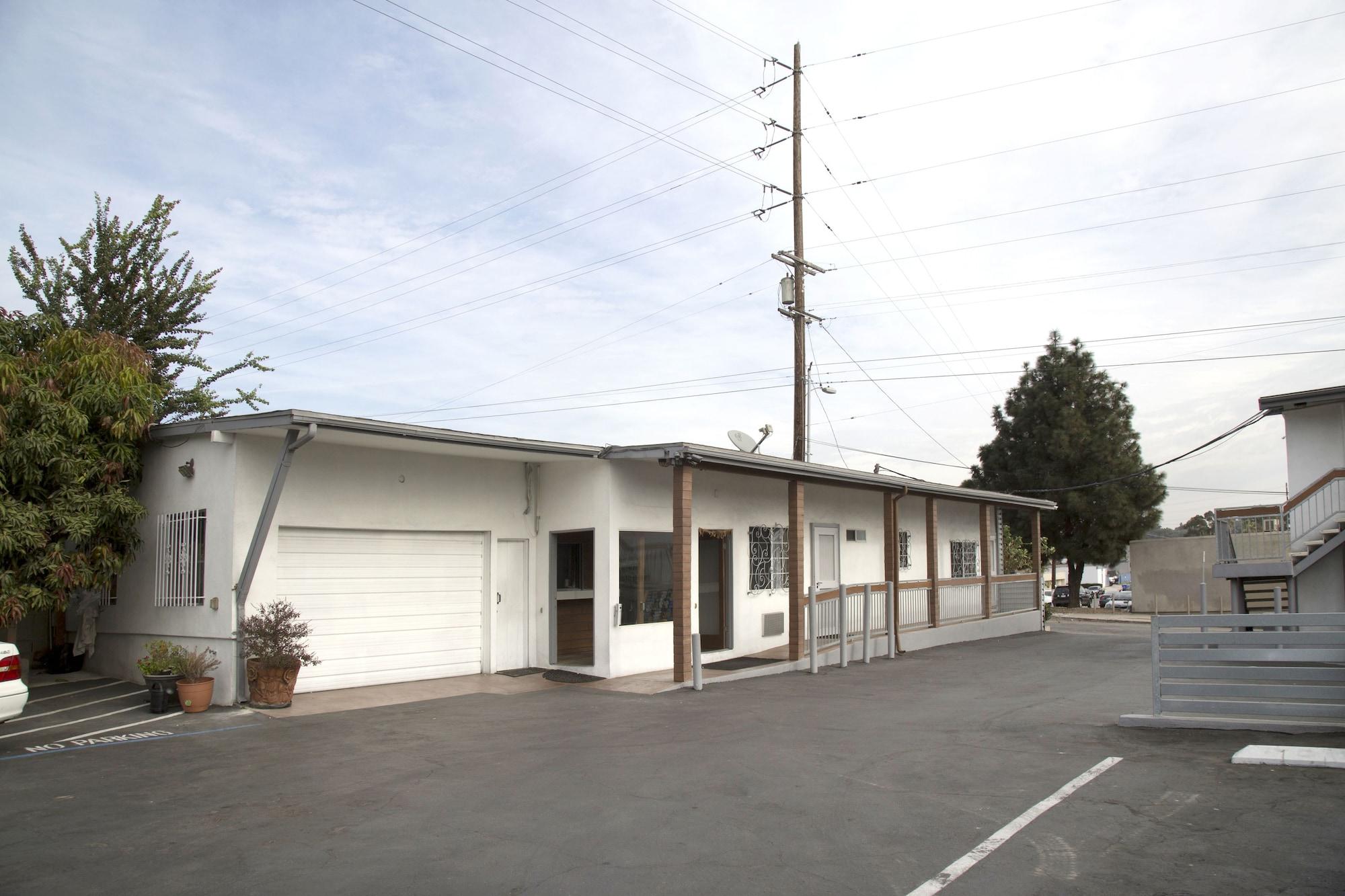 Vista Exterior Lodge at 32nd