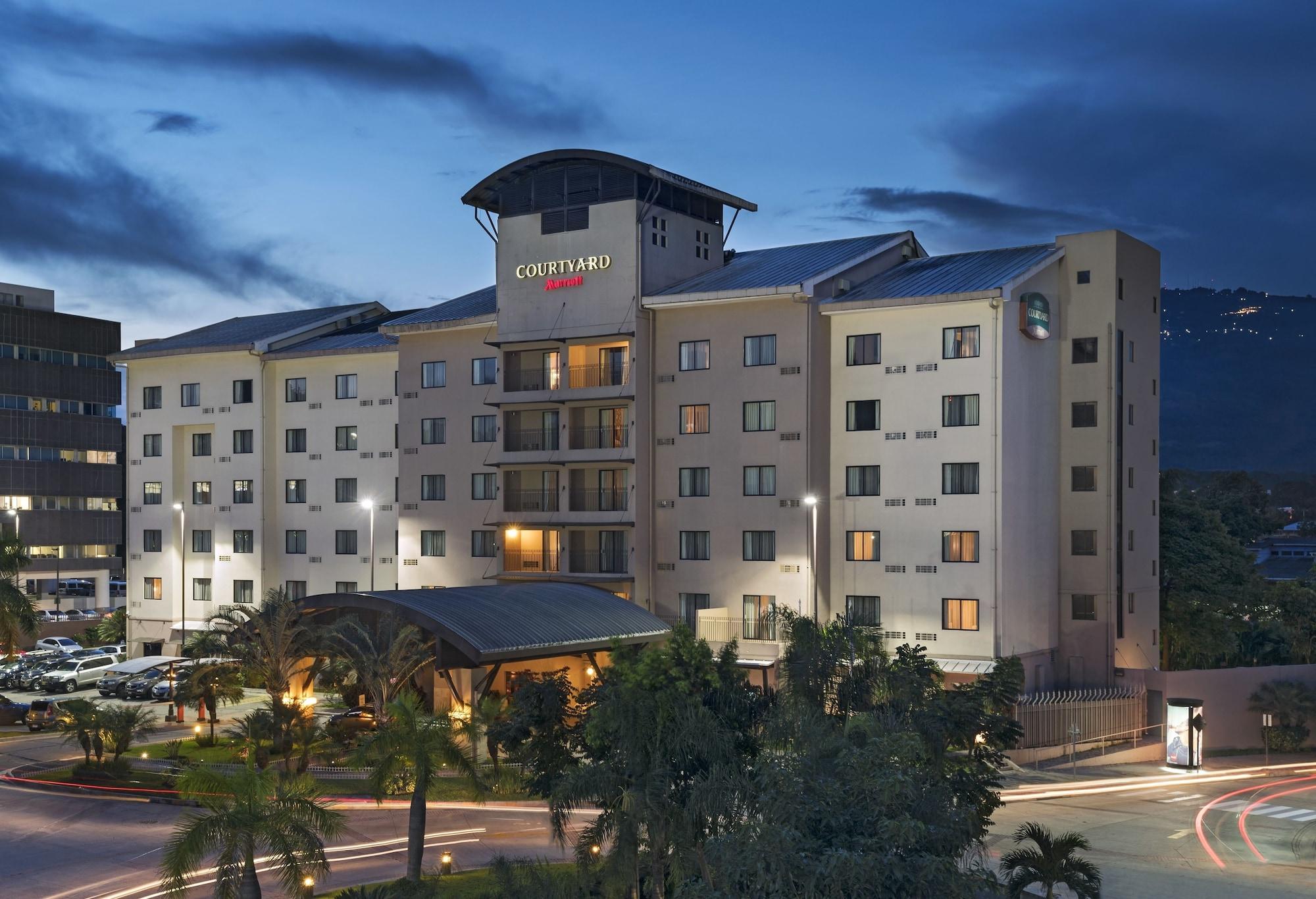 Vista Exterior Courtyard Marriott San Salvador