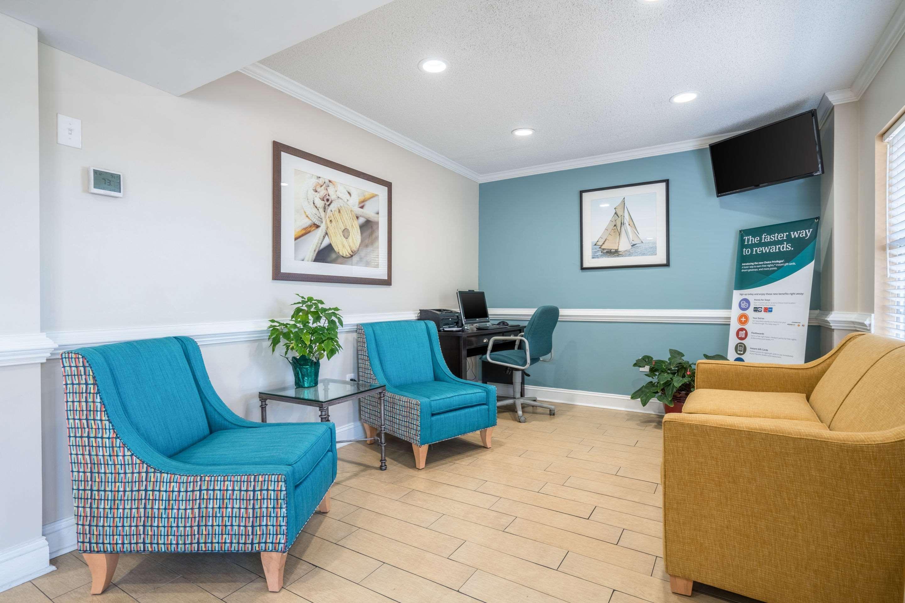 Vista Lobby Suburban Studios of Wilmington