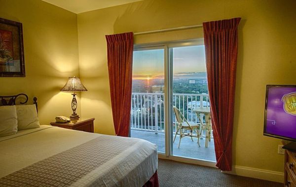 Disney Penthouse Amazing Lake Bryan View 2 Bedroom Condo by Redawning - Hoteles cerca de Premium Outlets en Orlando